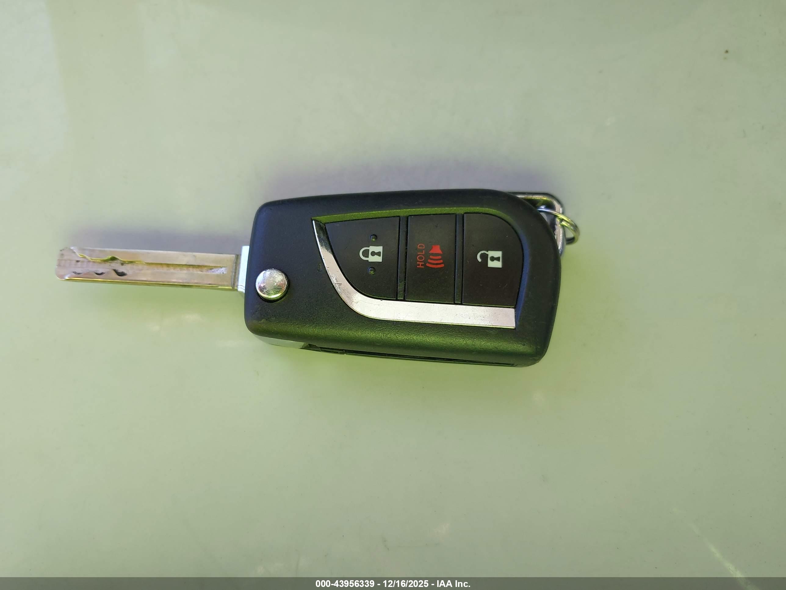TOYOTA RAV4 image 11