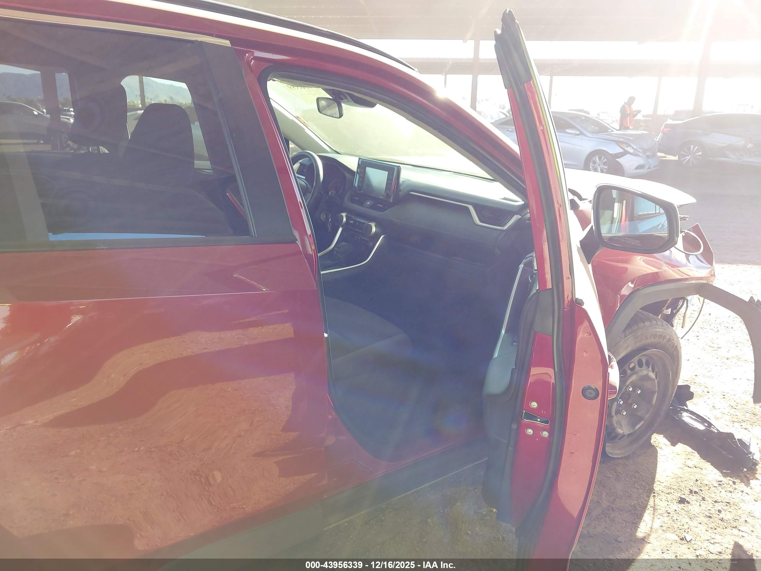 TOYOTA RAV4 image 5