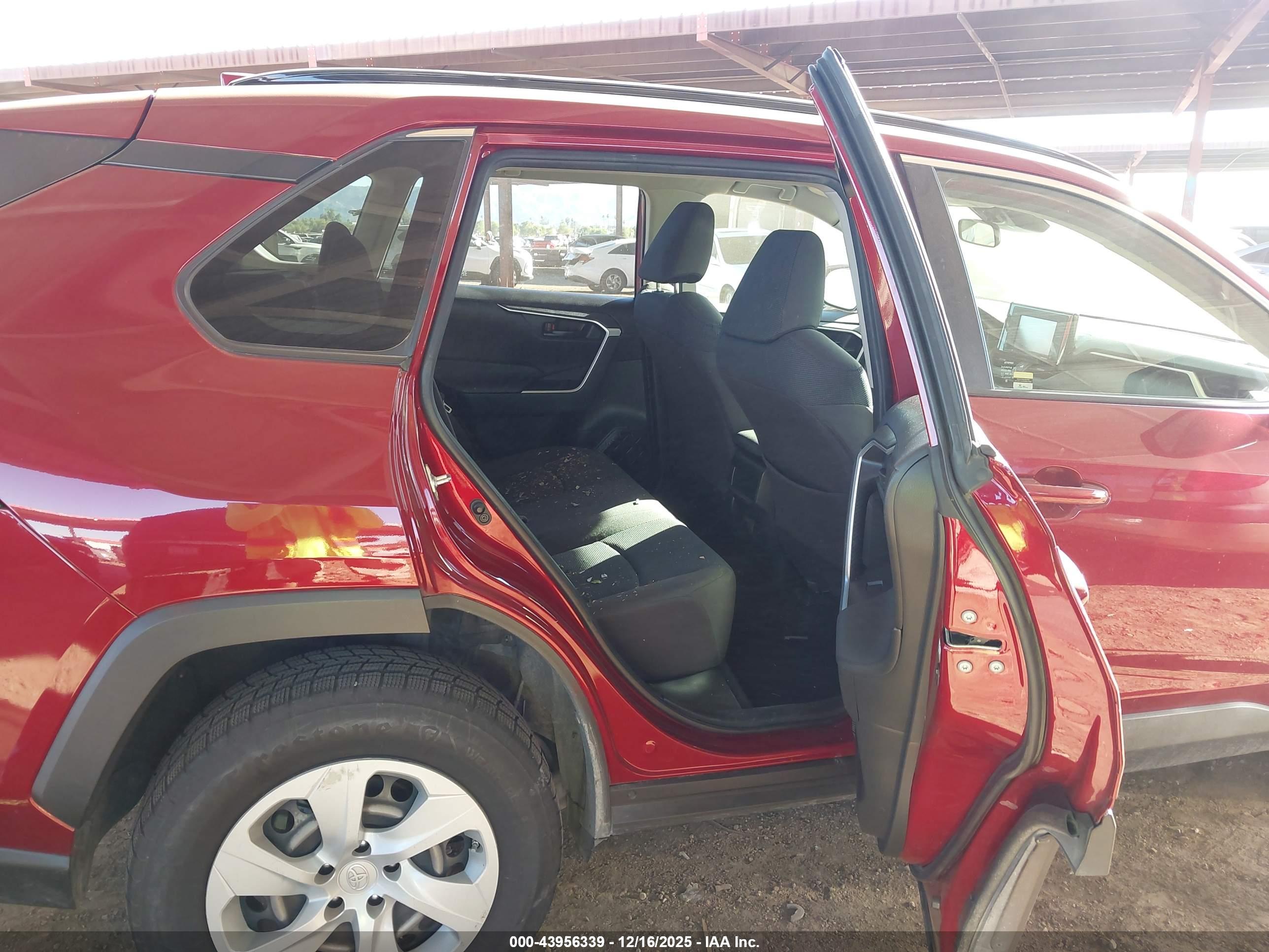 TOYOTA RAV4 image 8