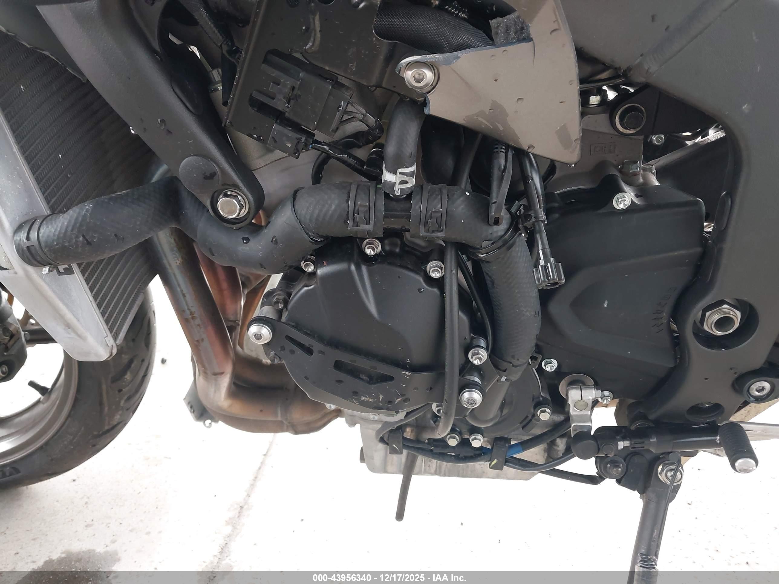 KAWASAKI ZX636 image 9
