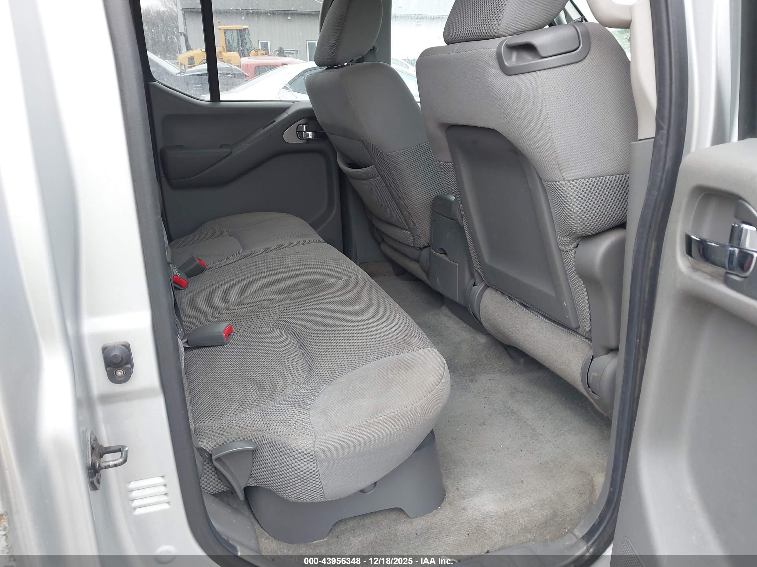 NISSAN FRONTIER image 8