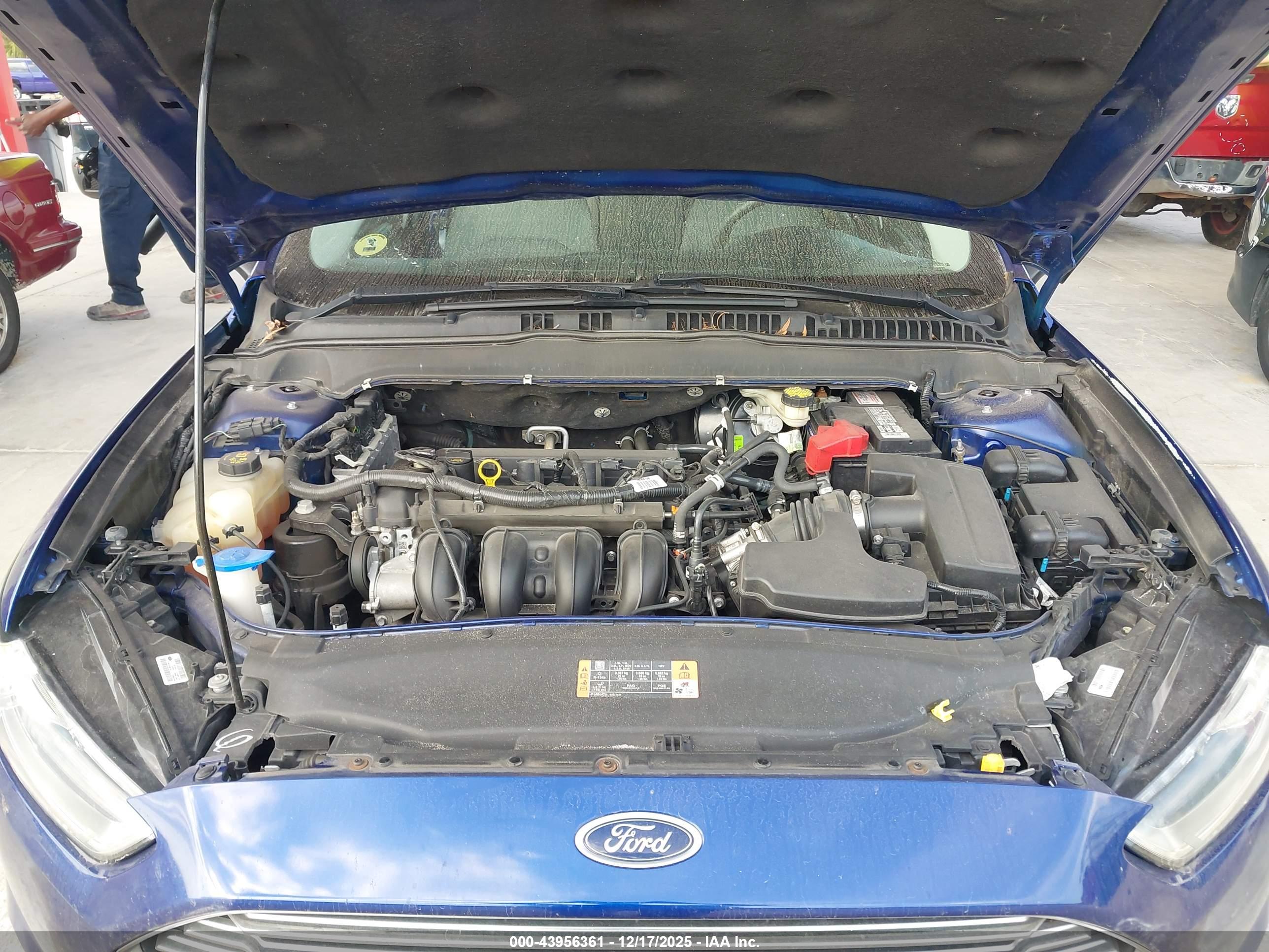 FORD FUSION image 10