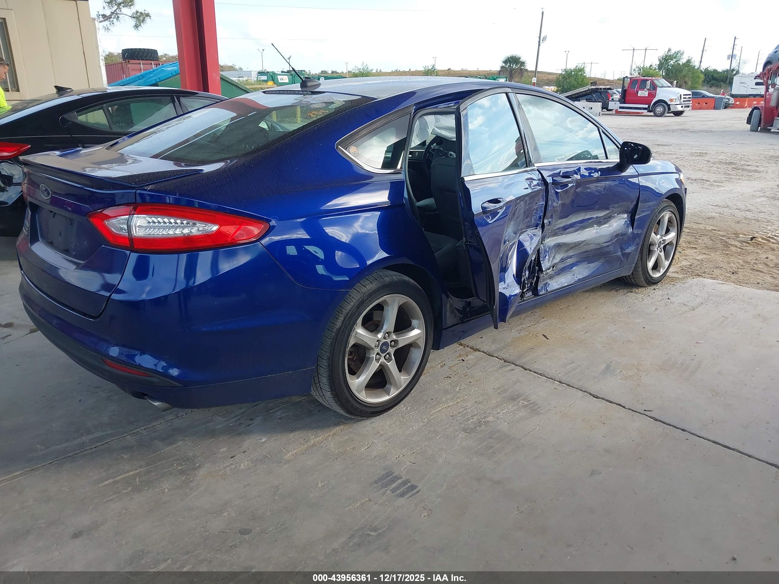 FORD FUSION image 4