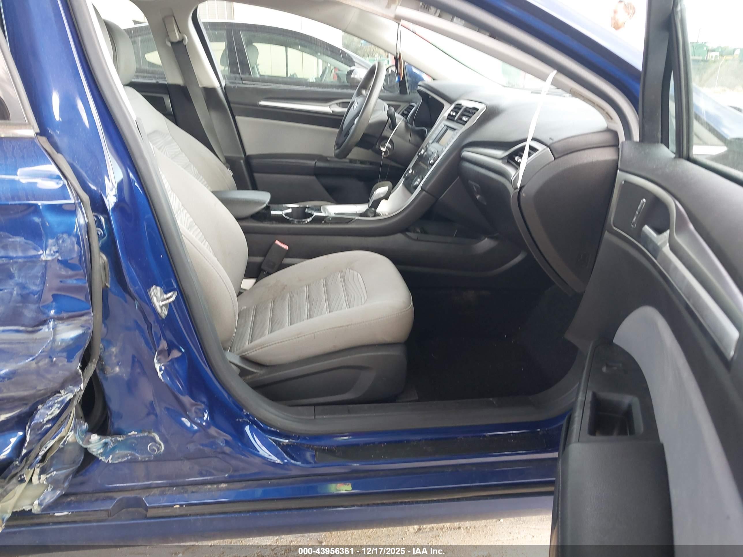 FORD FUSION image 5