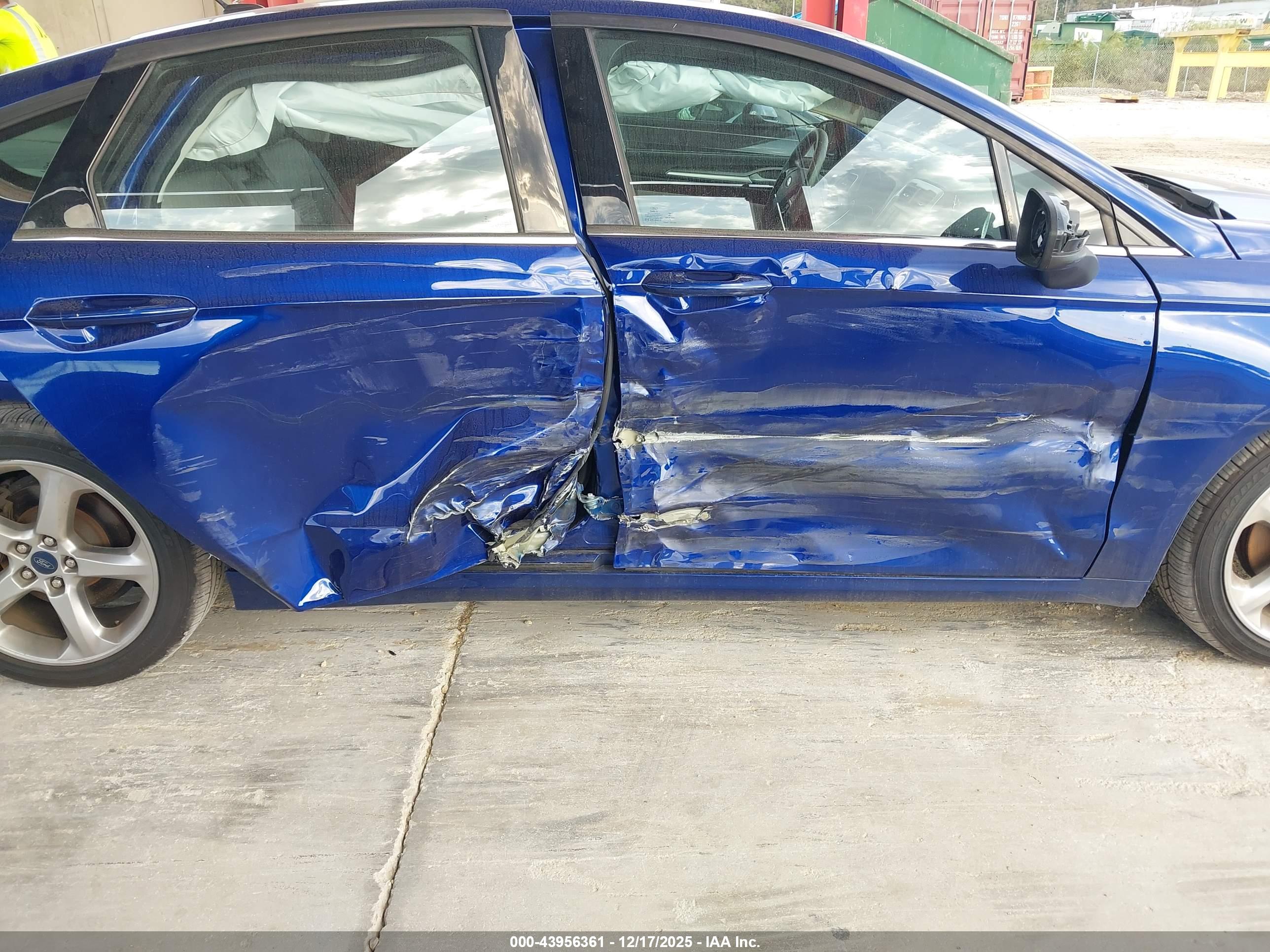 FORD FUSION image 6