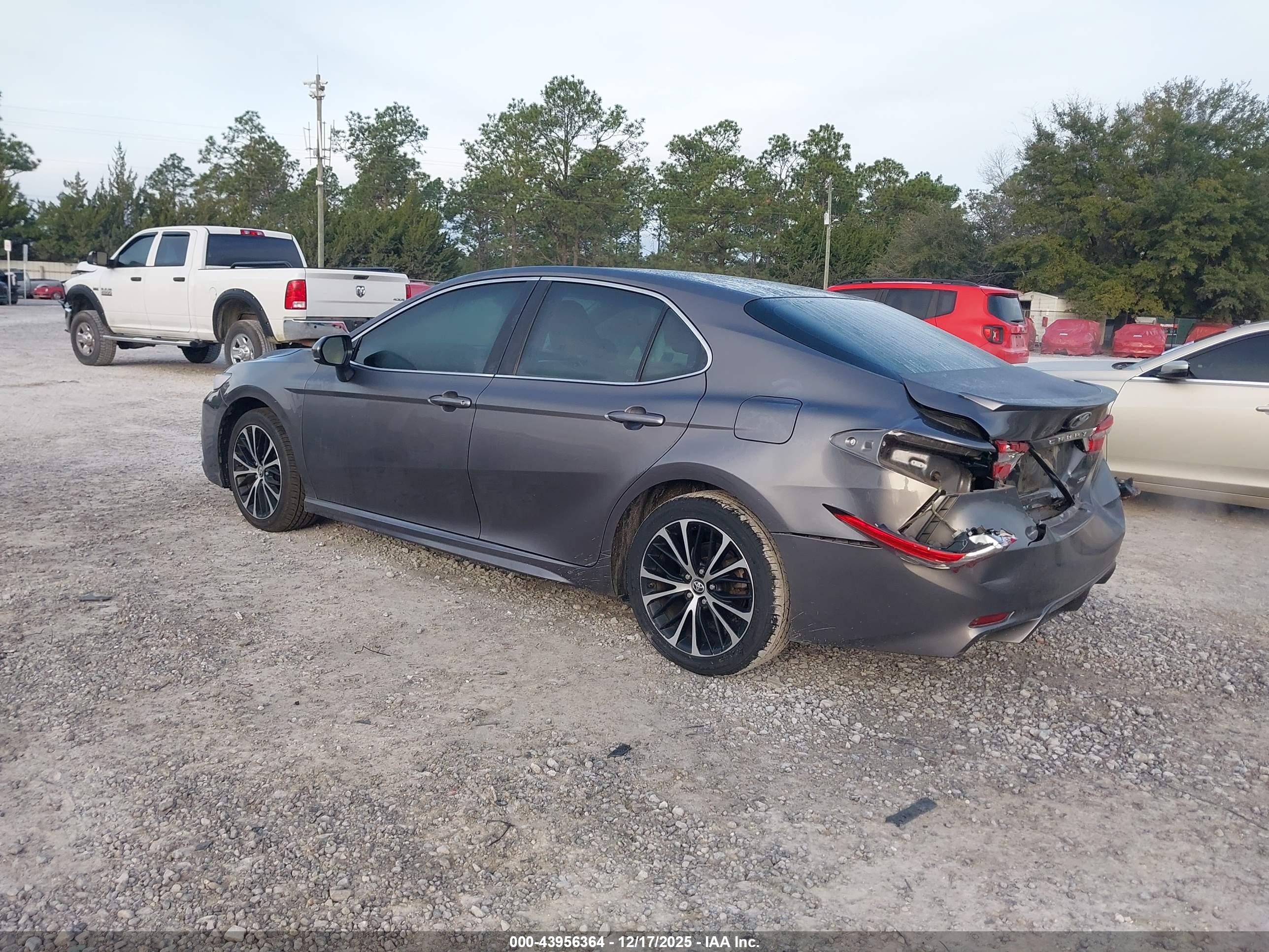 TOYOTA CAMRY image 3