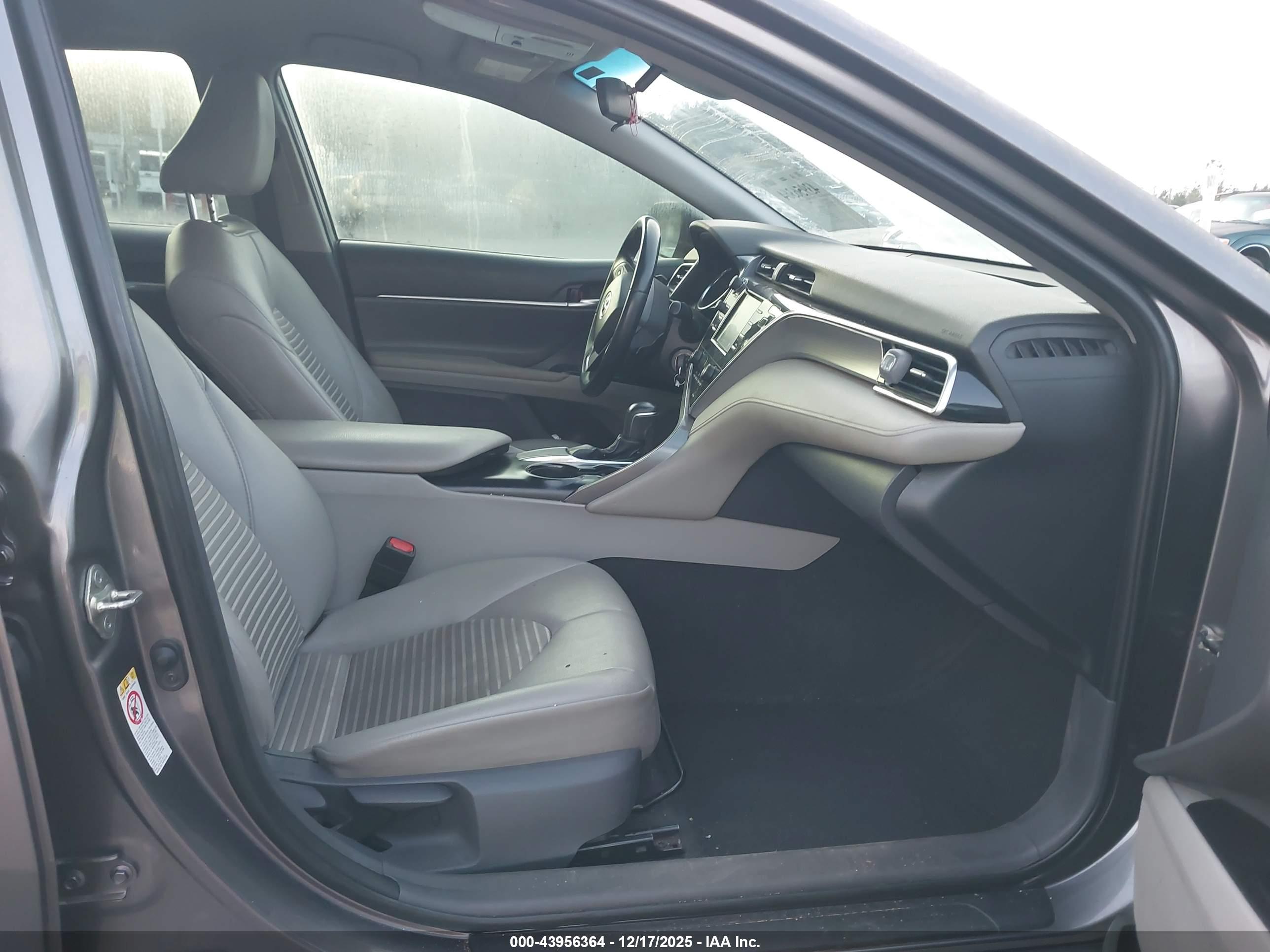 TOYOTA CAMRY image 5