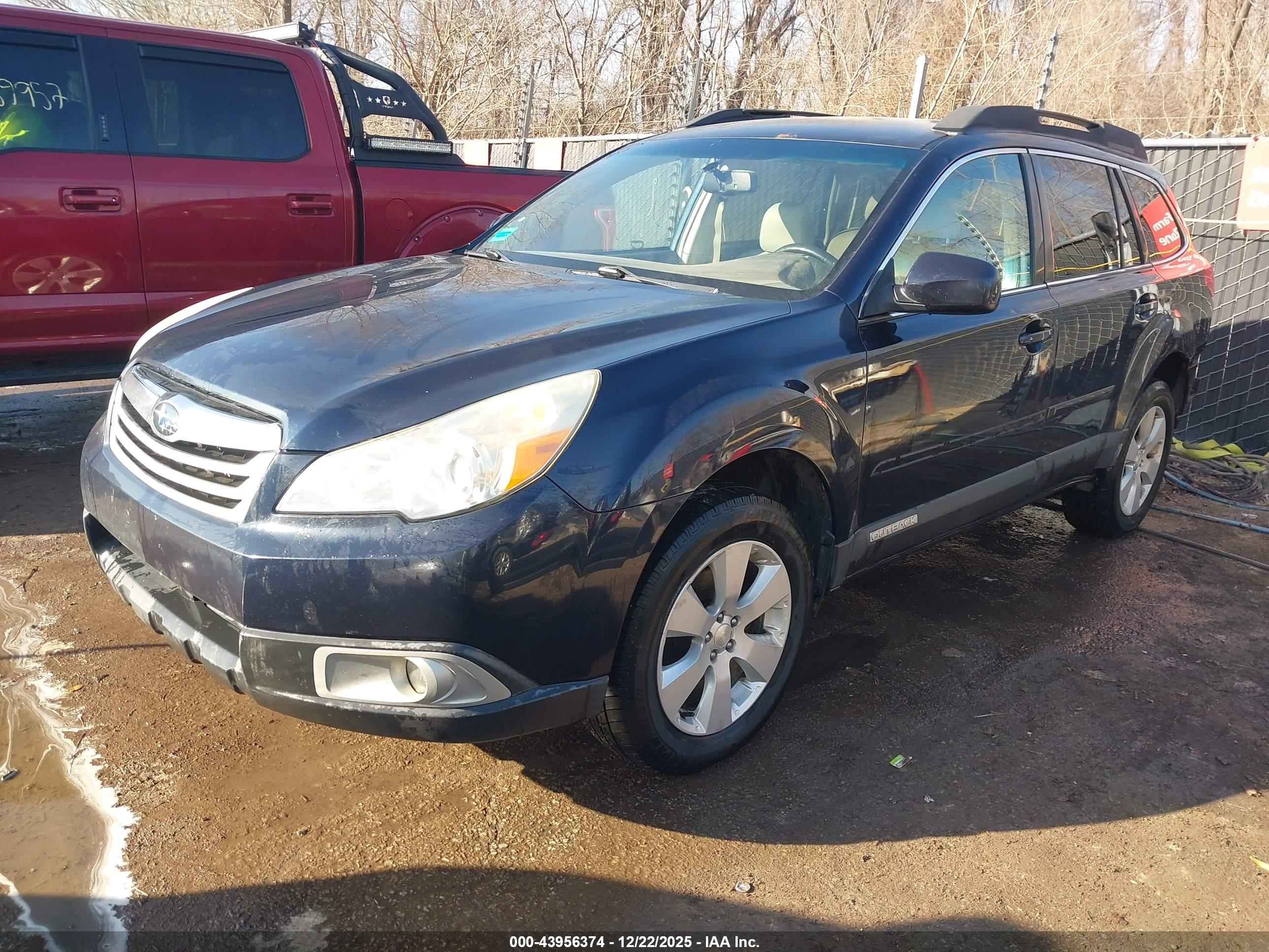 SUBARU OUTBACK image 2