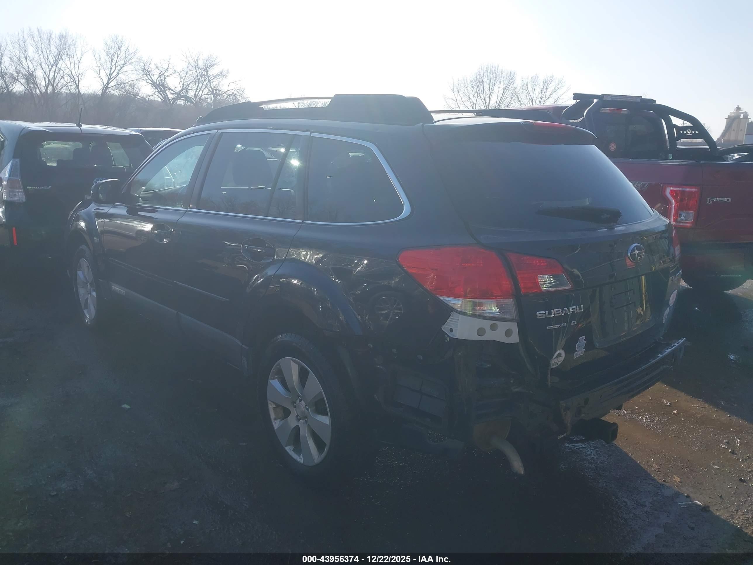 SUBARU OUTBACK image 3