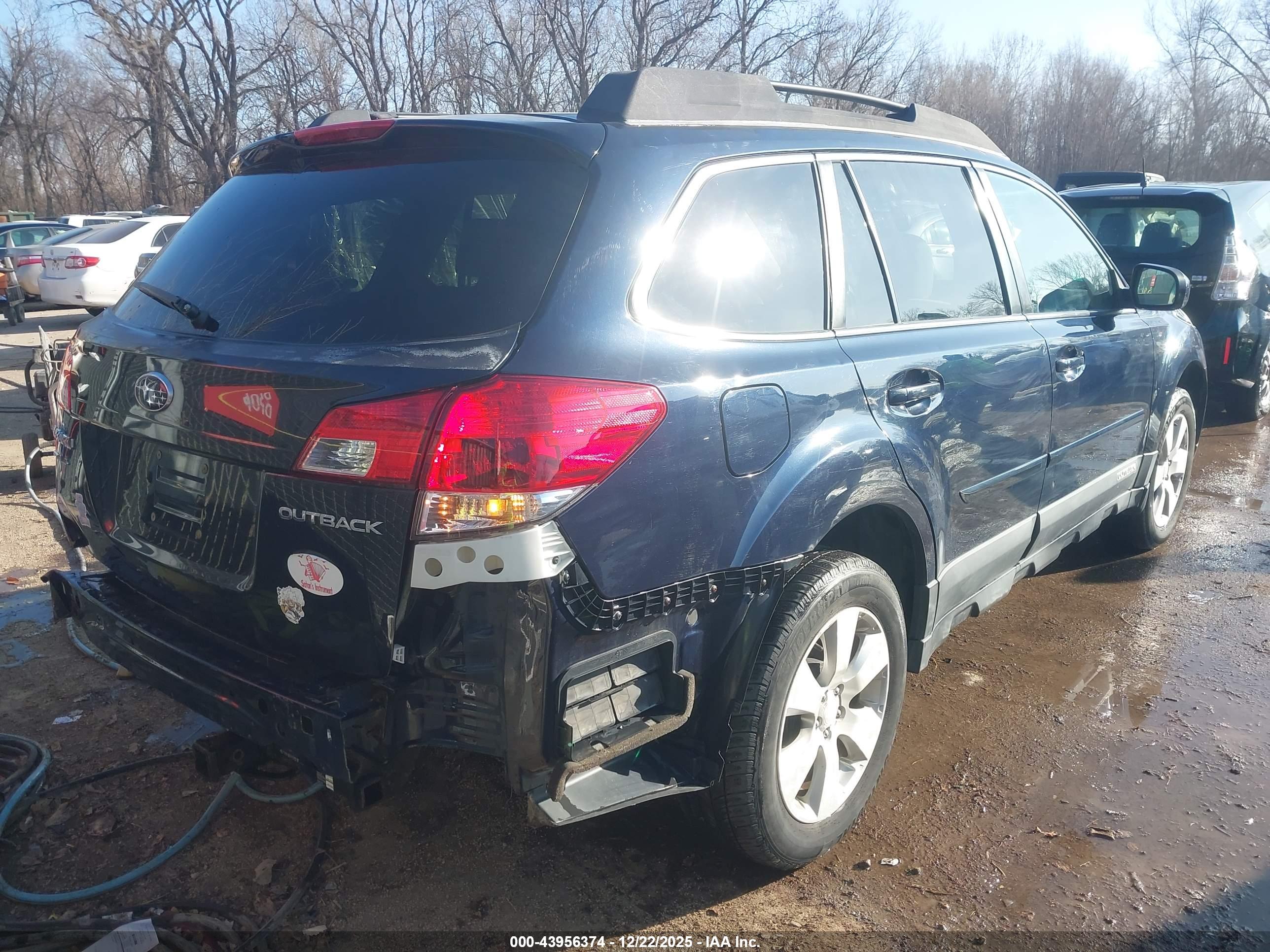 SUBARU OUTBACK image 4