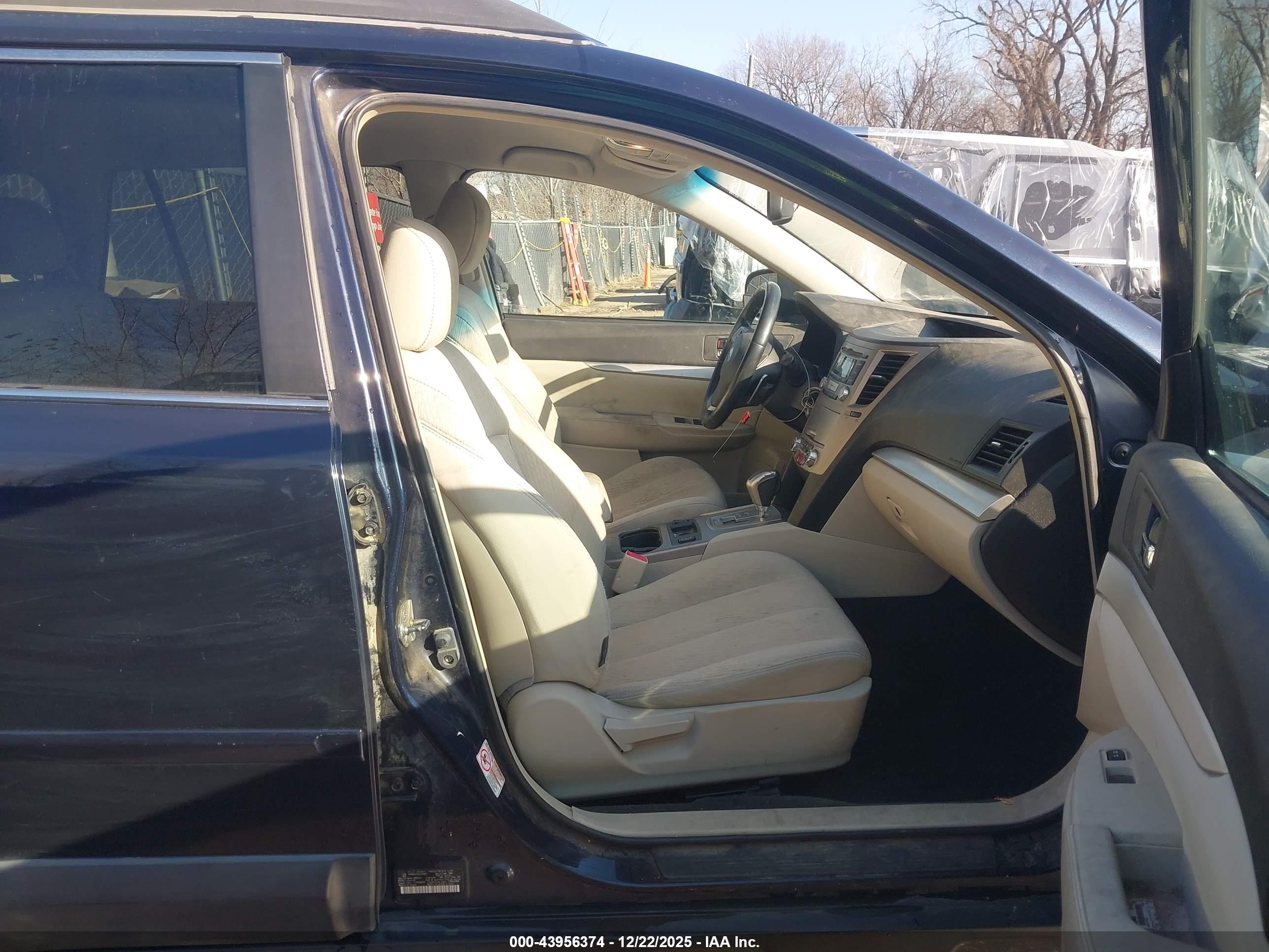 SUBARU OUTBACK image 5