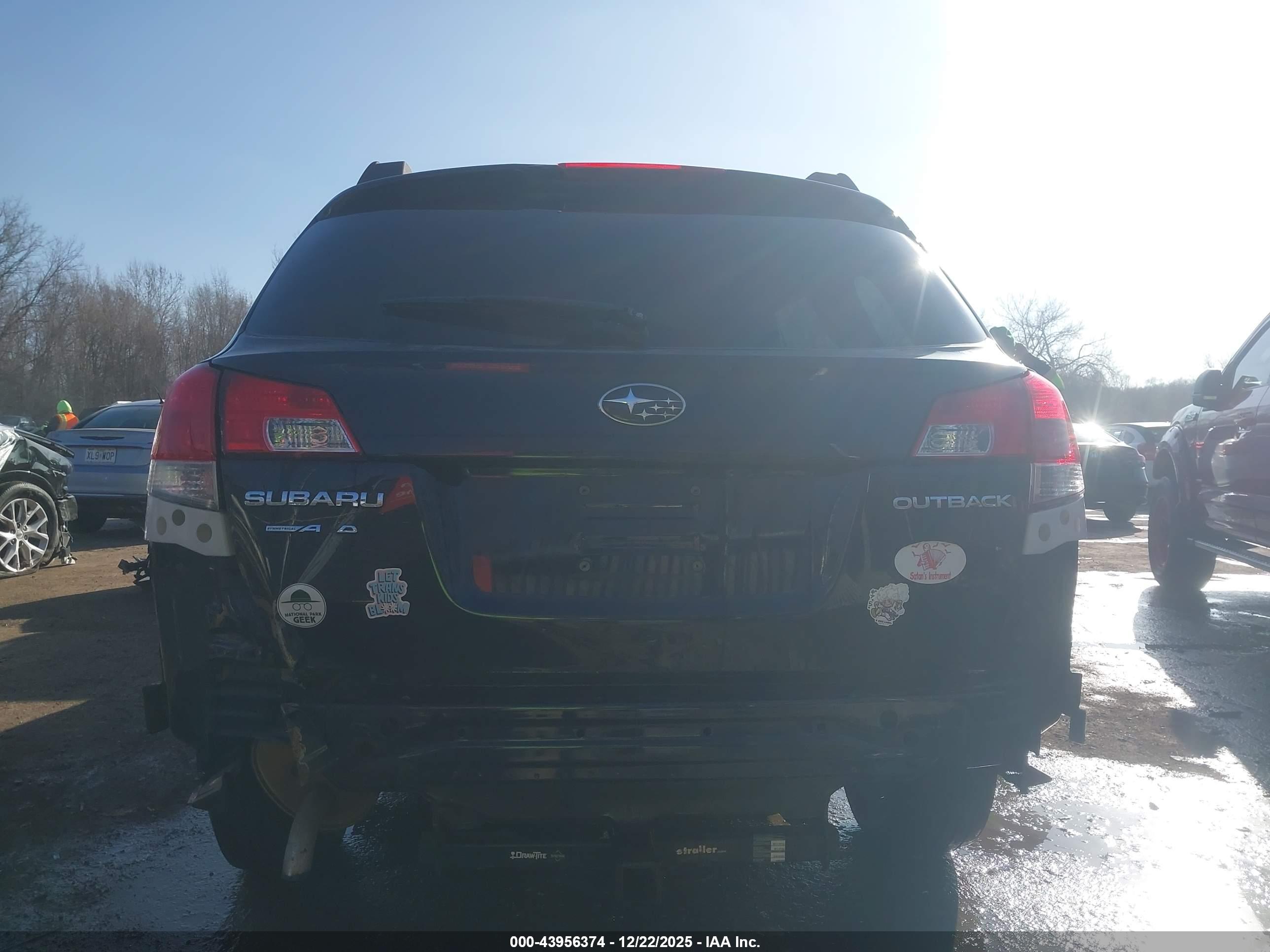SUBARU OUTBACK image 6
