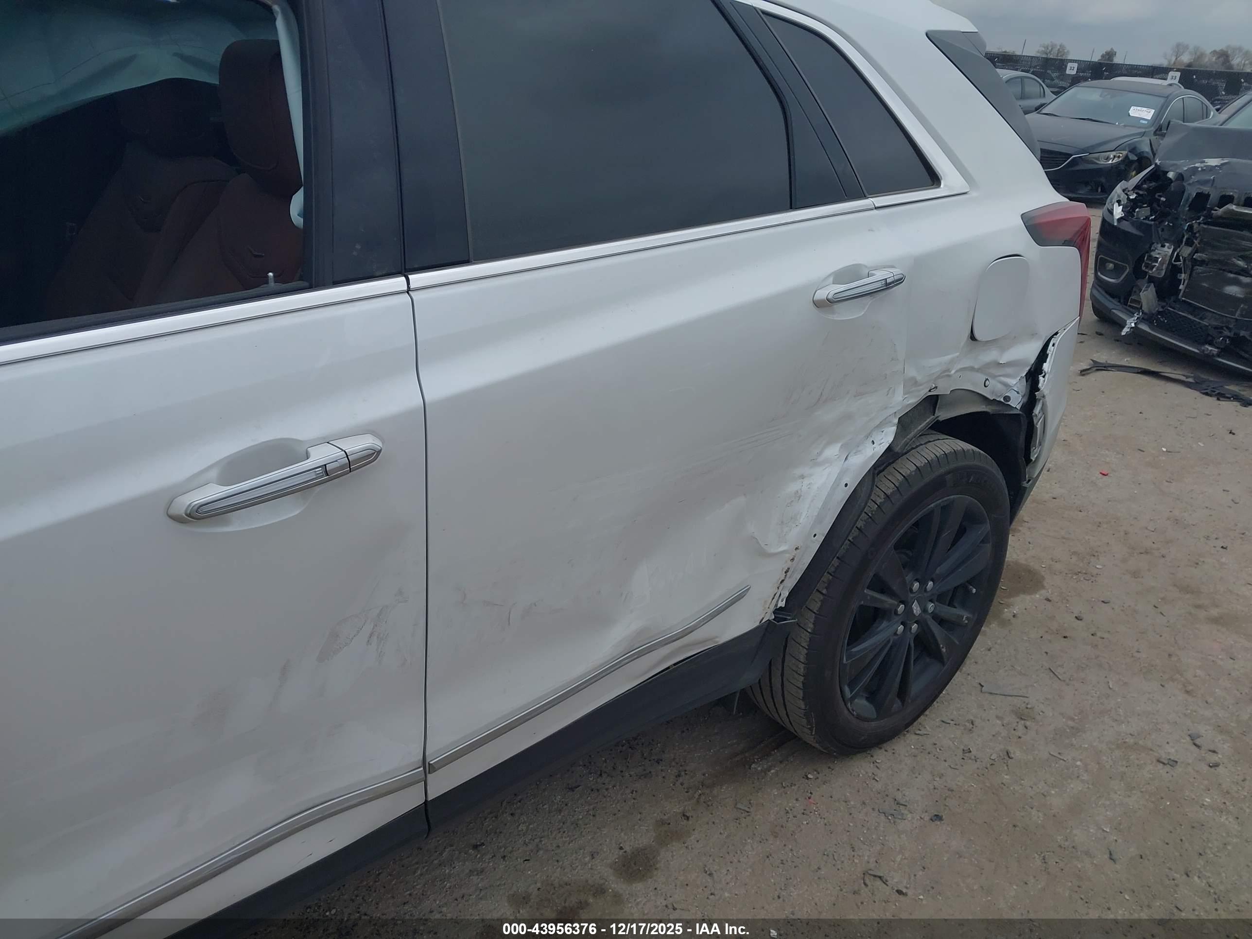 CADILLAC XT5 image 6