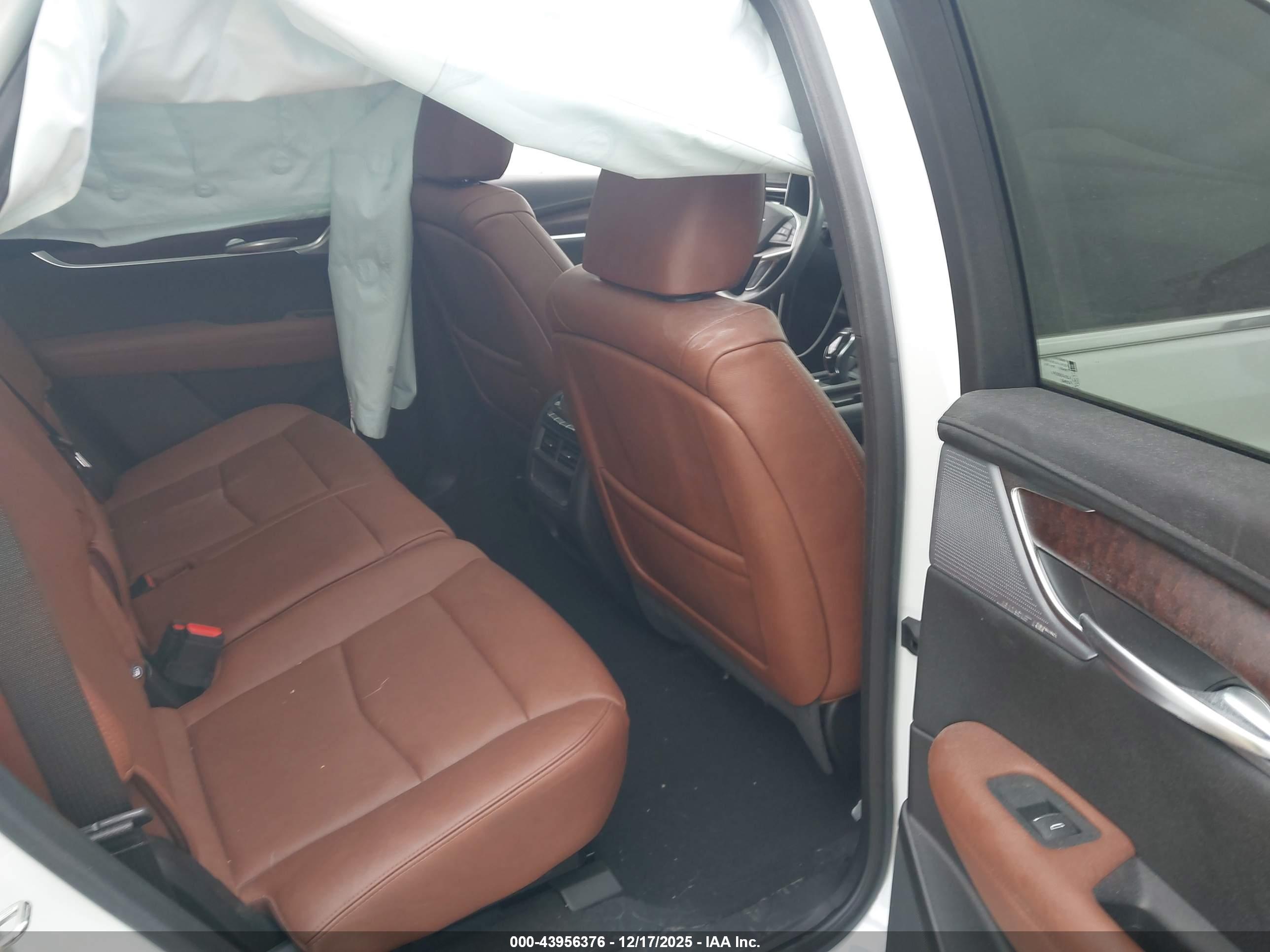CADILLAC XT5 image 8