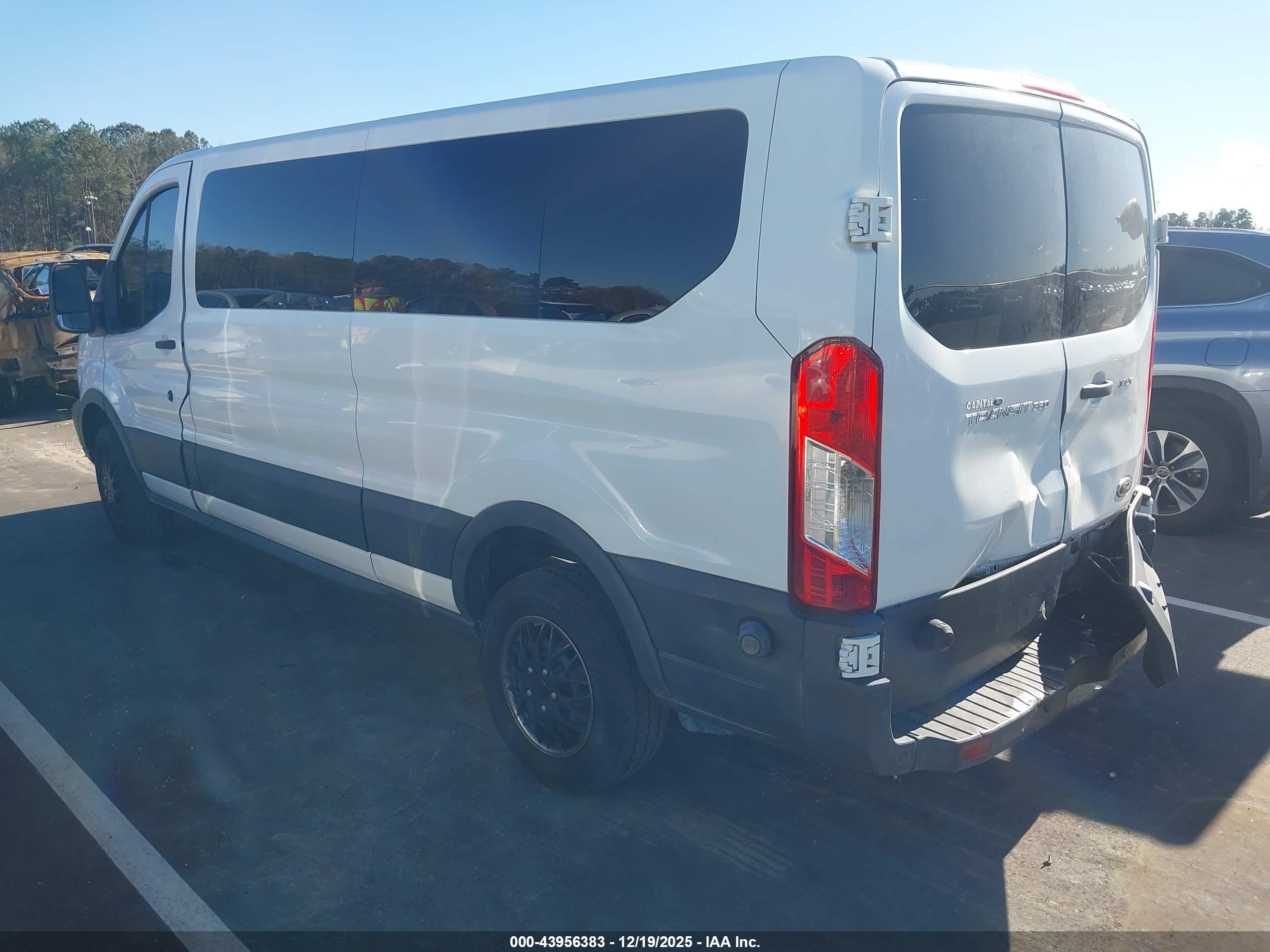 FORD TRANSIT-350 image 3