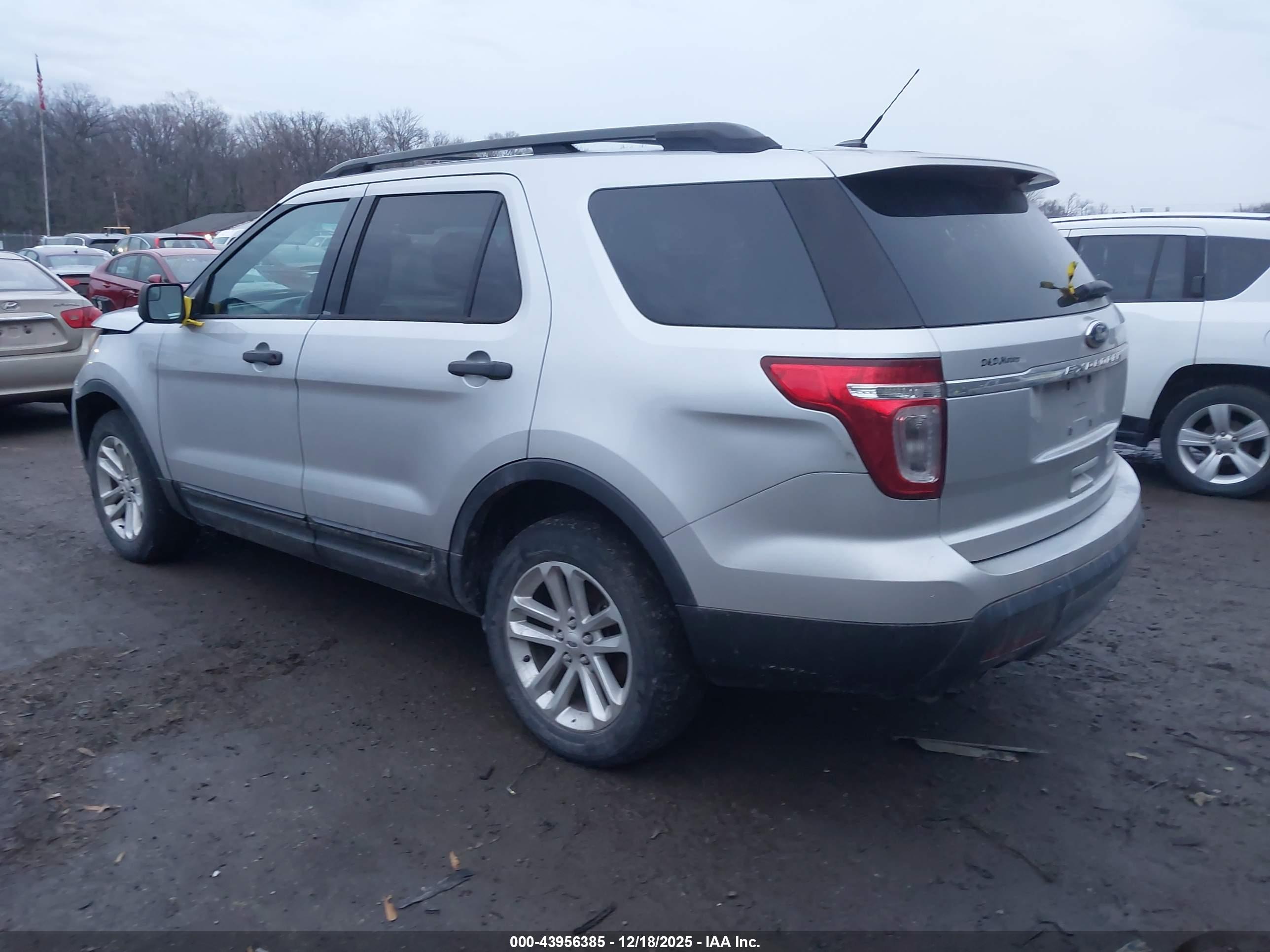 FORD EXPLORER image 3