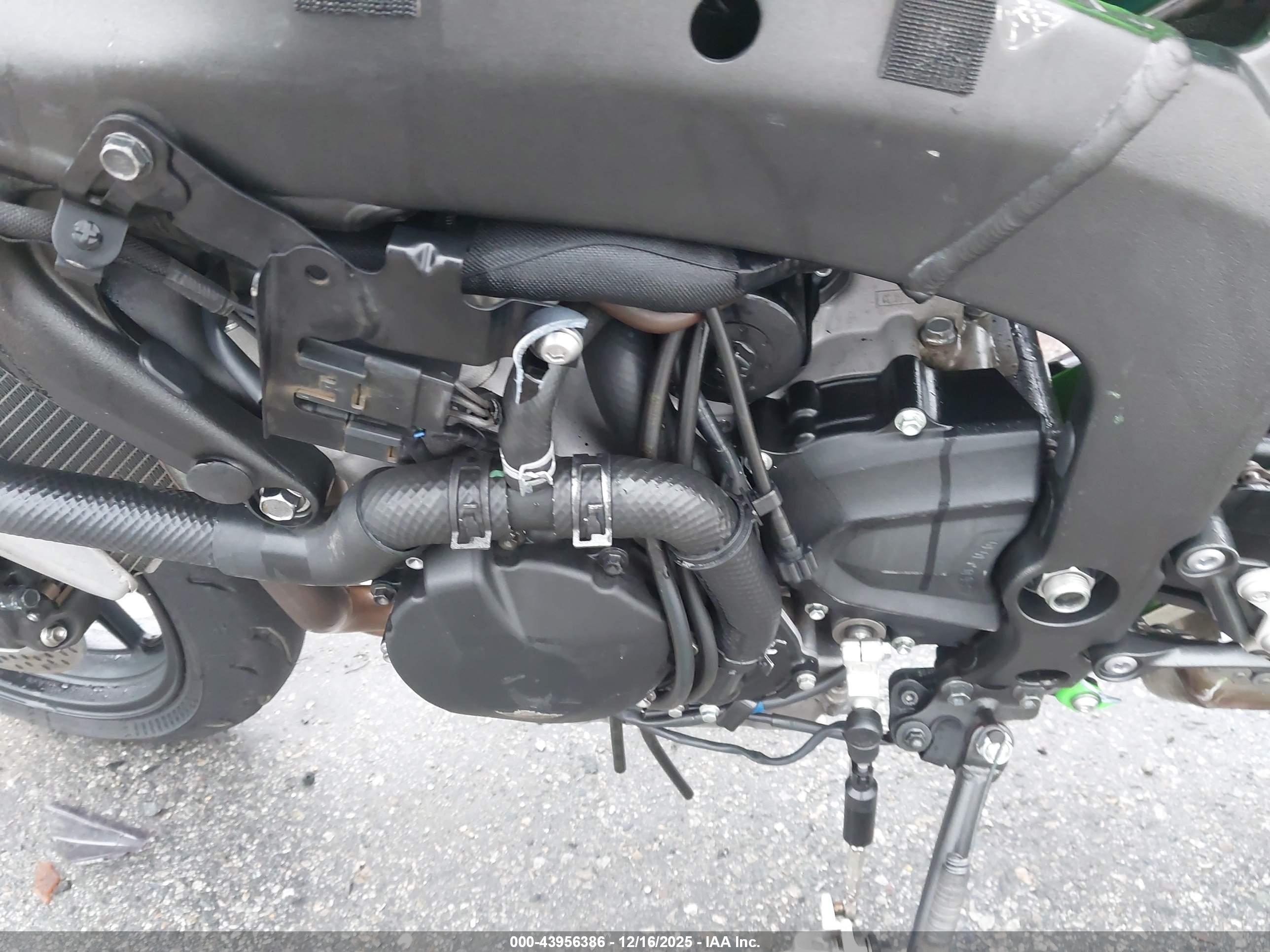 KAWASAKI ZX636 image 9