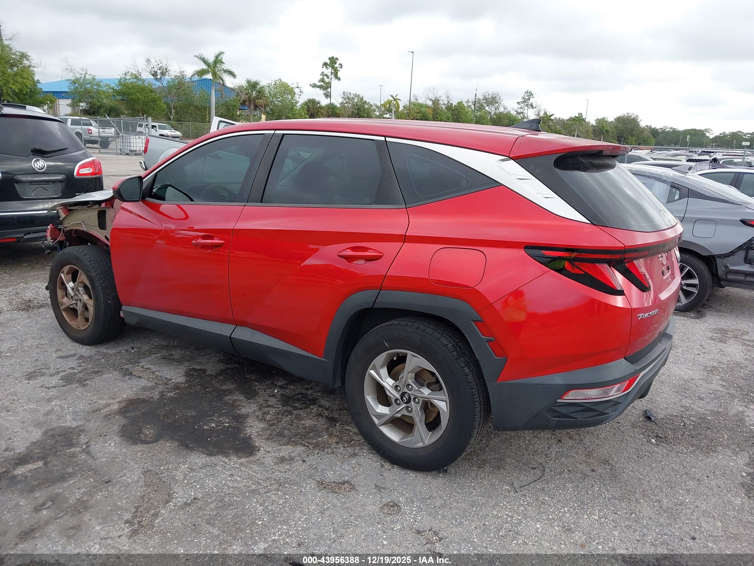 HYUNDAI TUCSON image 3