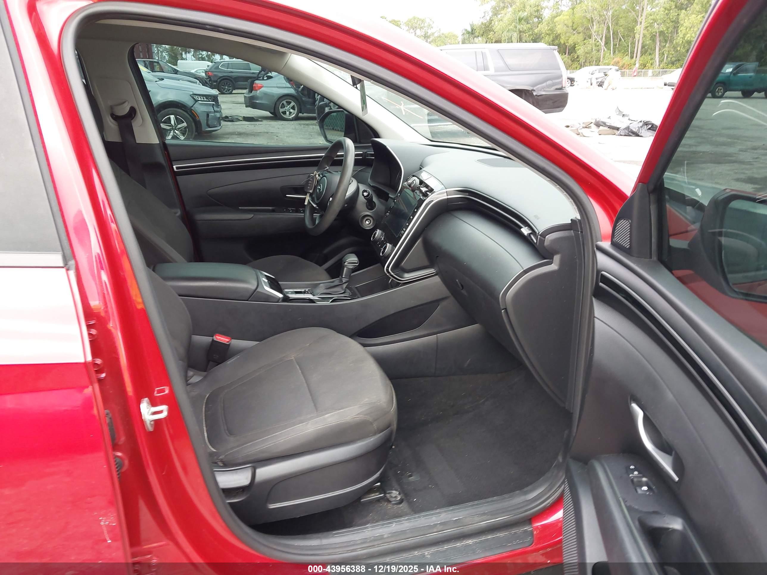 HYUNDAI TUCSON image 5