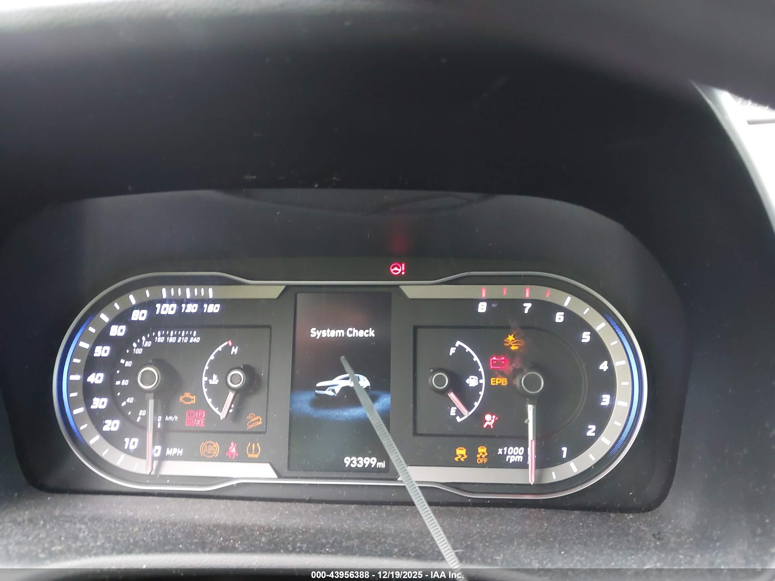 HYUNDAI TUCSON image 7