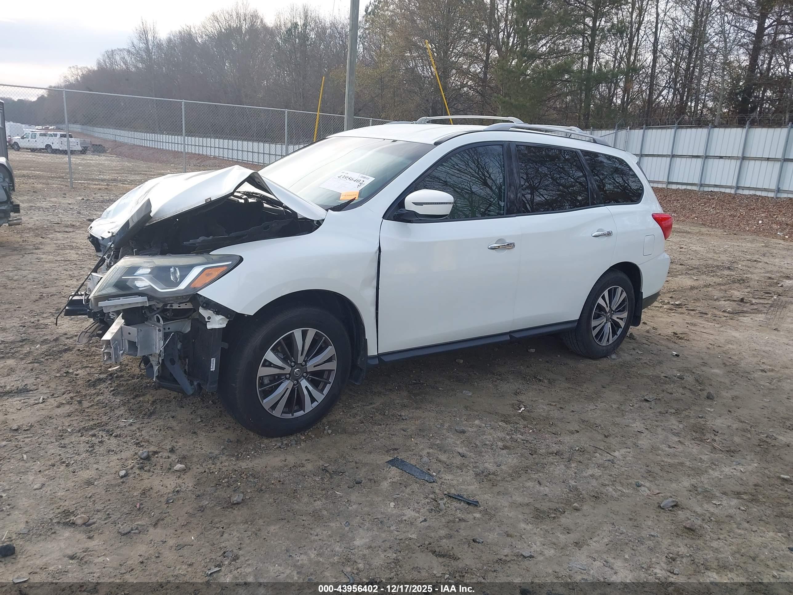 NISSAN PATHFINDER image 2