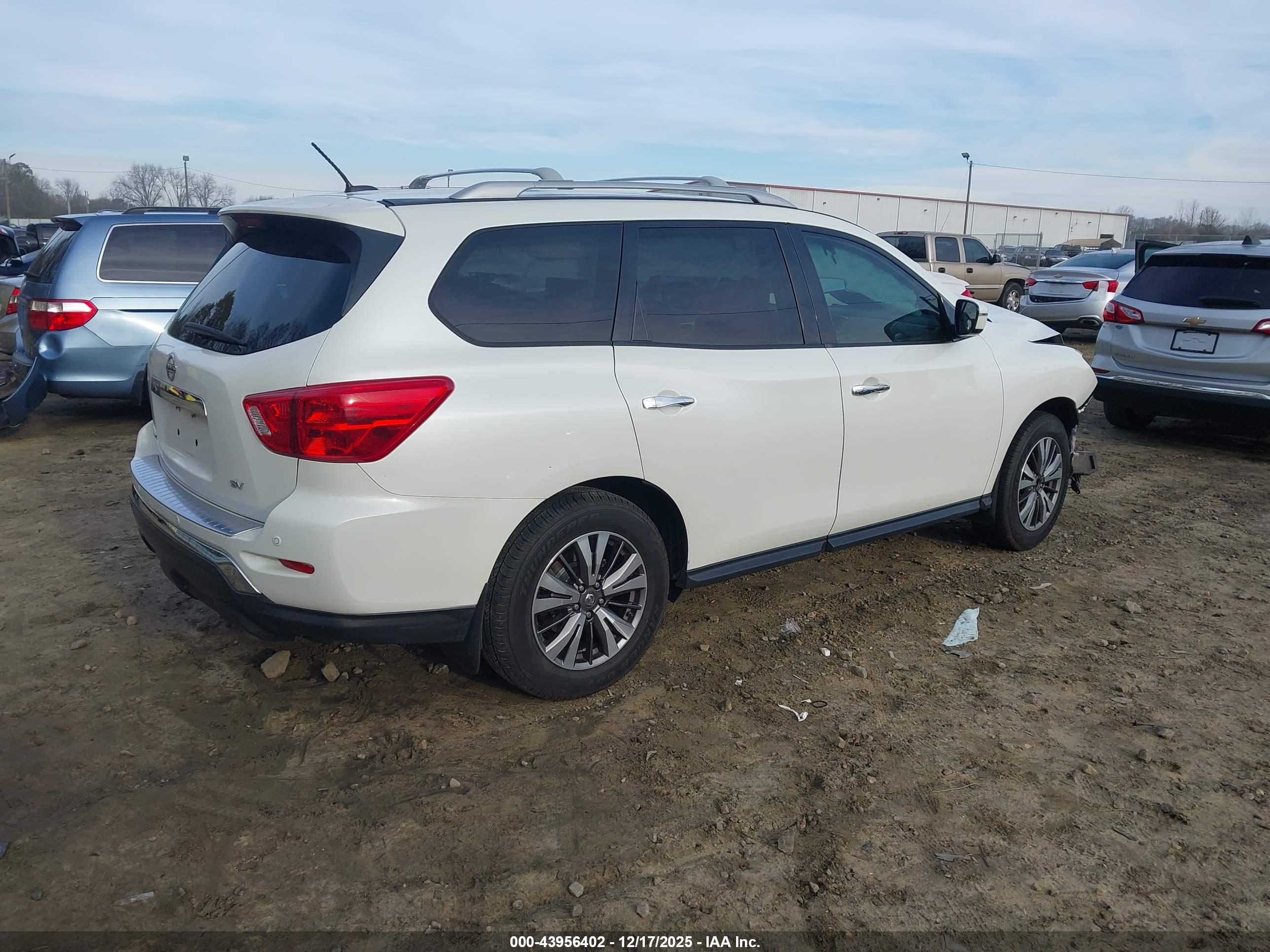 NISSAN PATHFINDER image 4