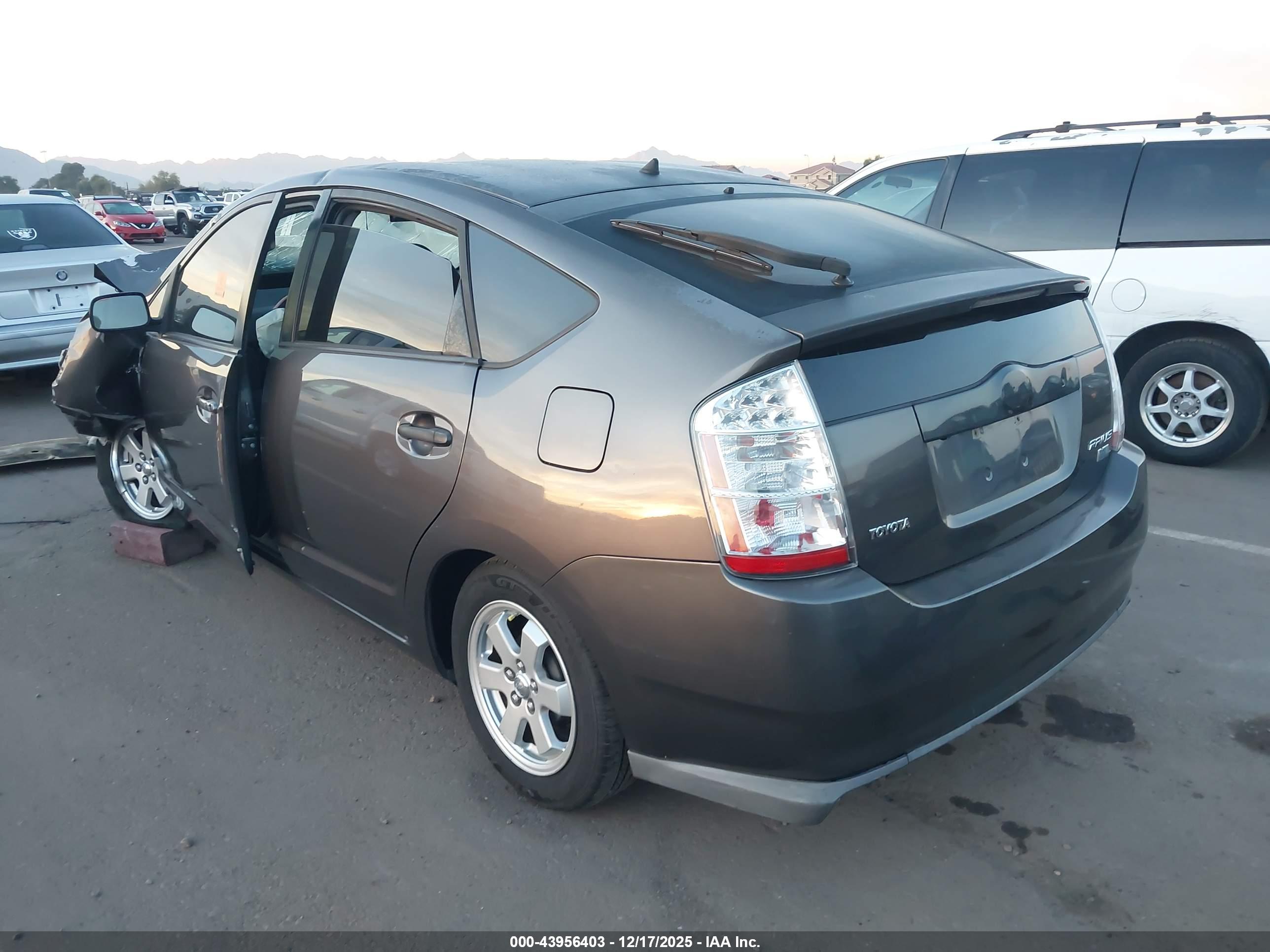 TOYOTA PRIUS image 3