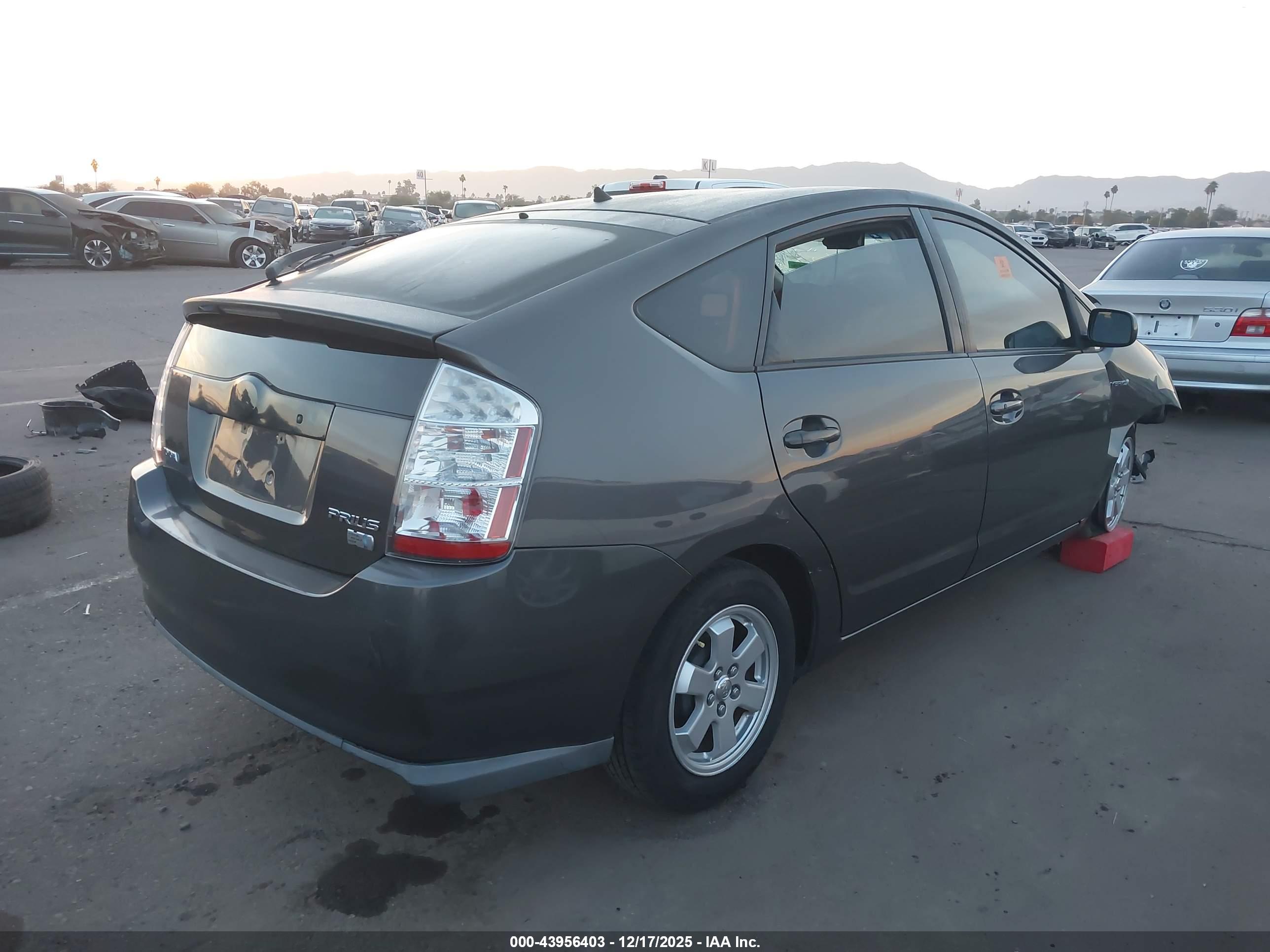 TOYOTA PRIUS image 4