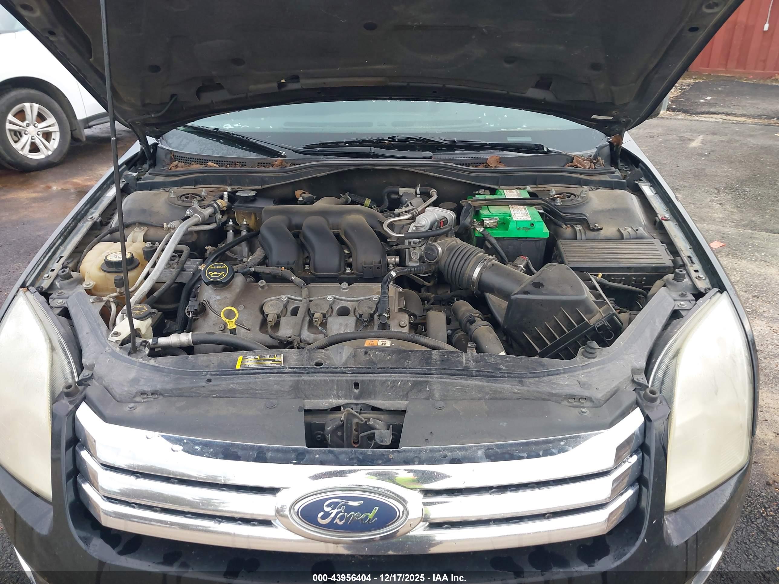 FORD FUSION image 10