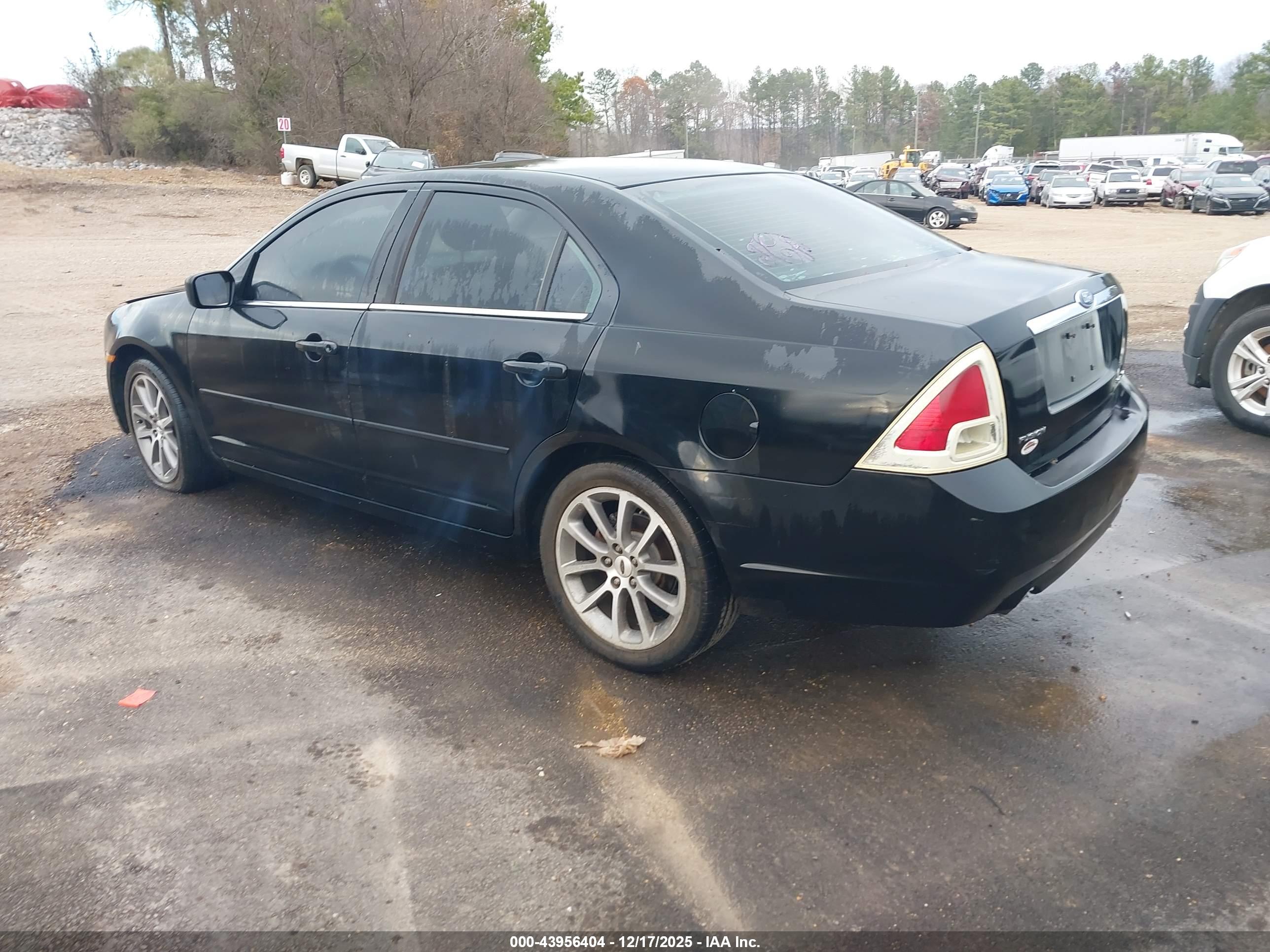 FORD FUSION image 3