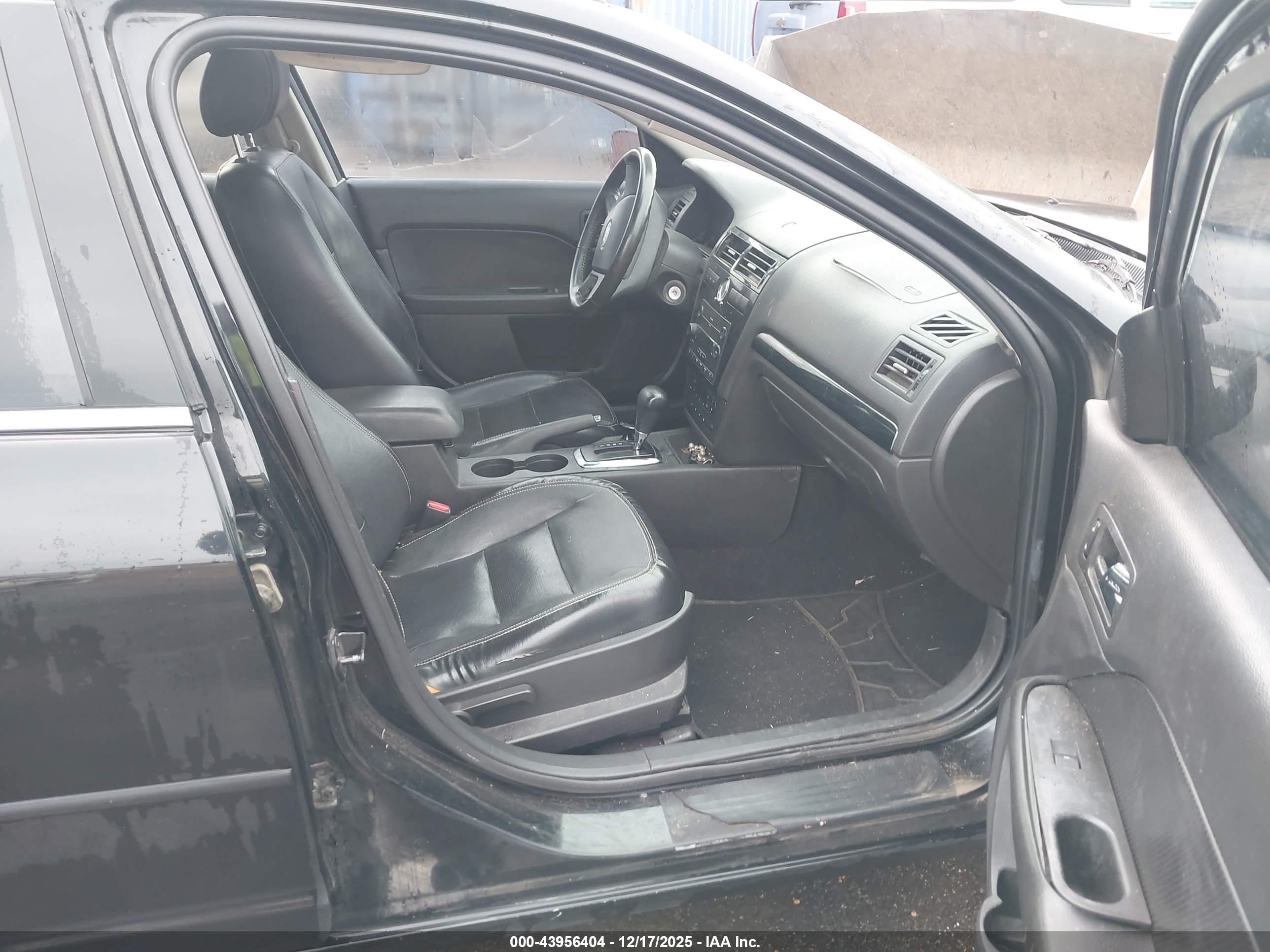 FORD FUSION image 5