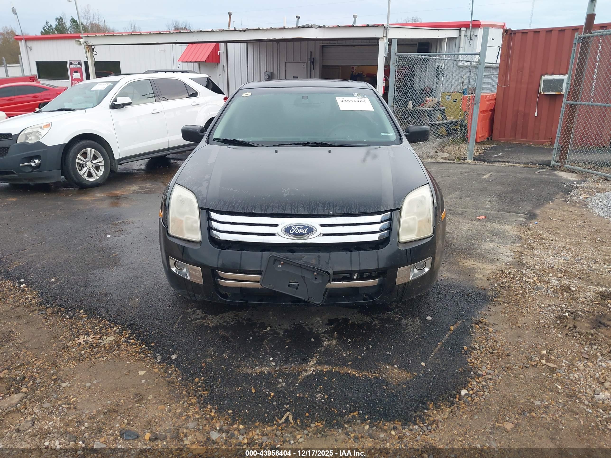 FORD FUSION image 6
