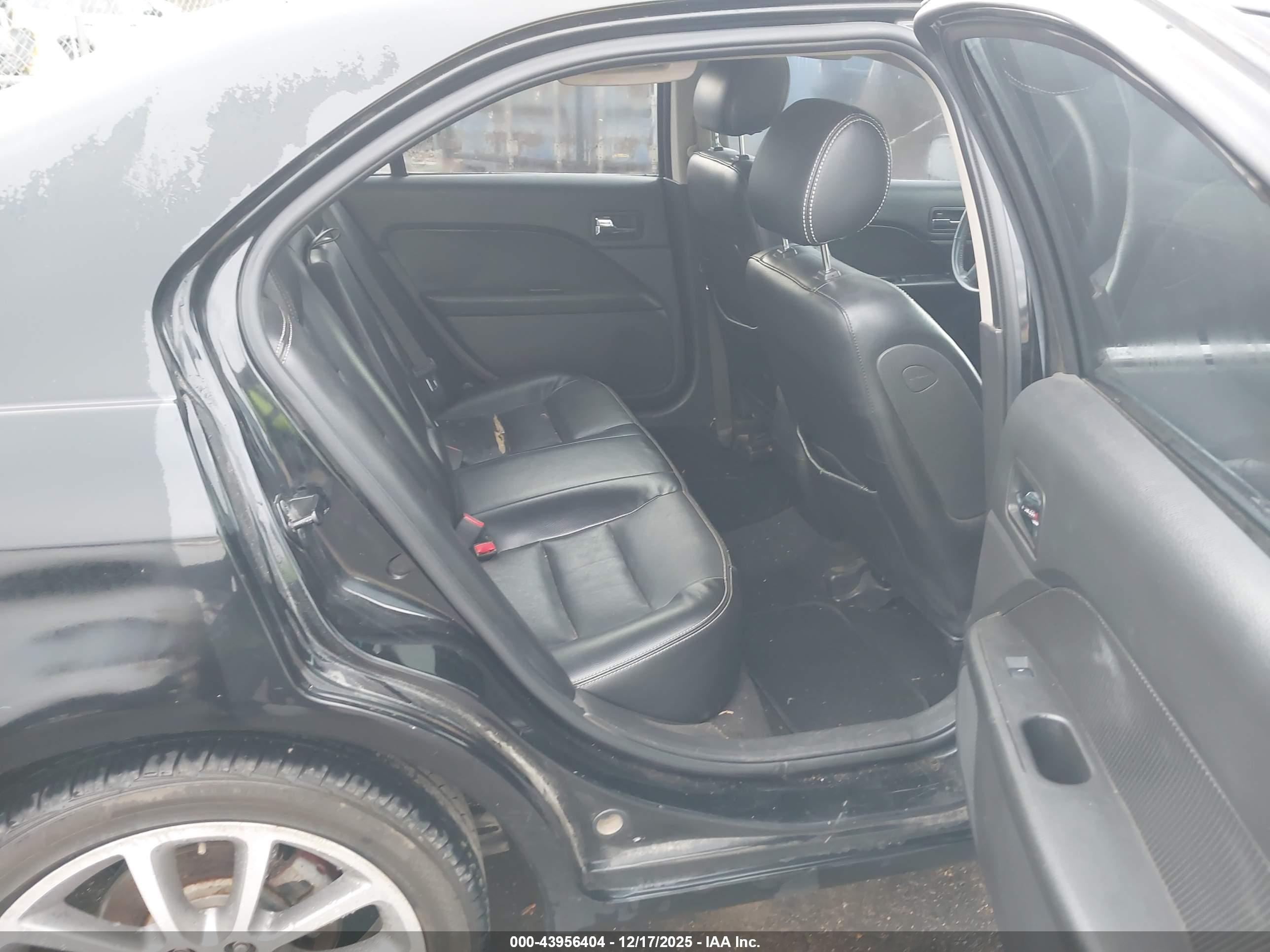 FORD FUSION image 8