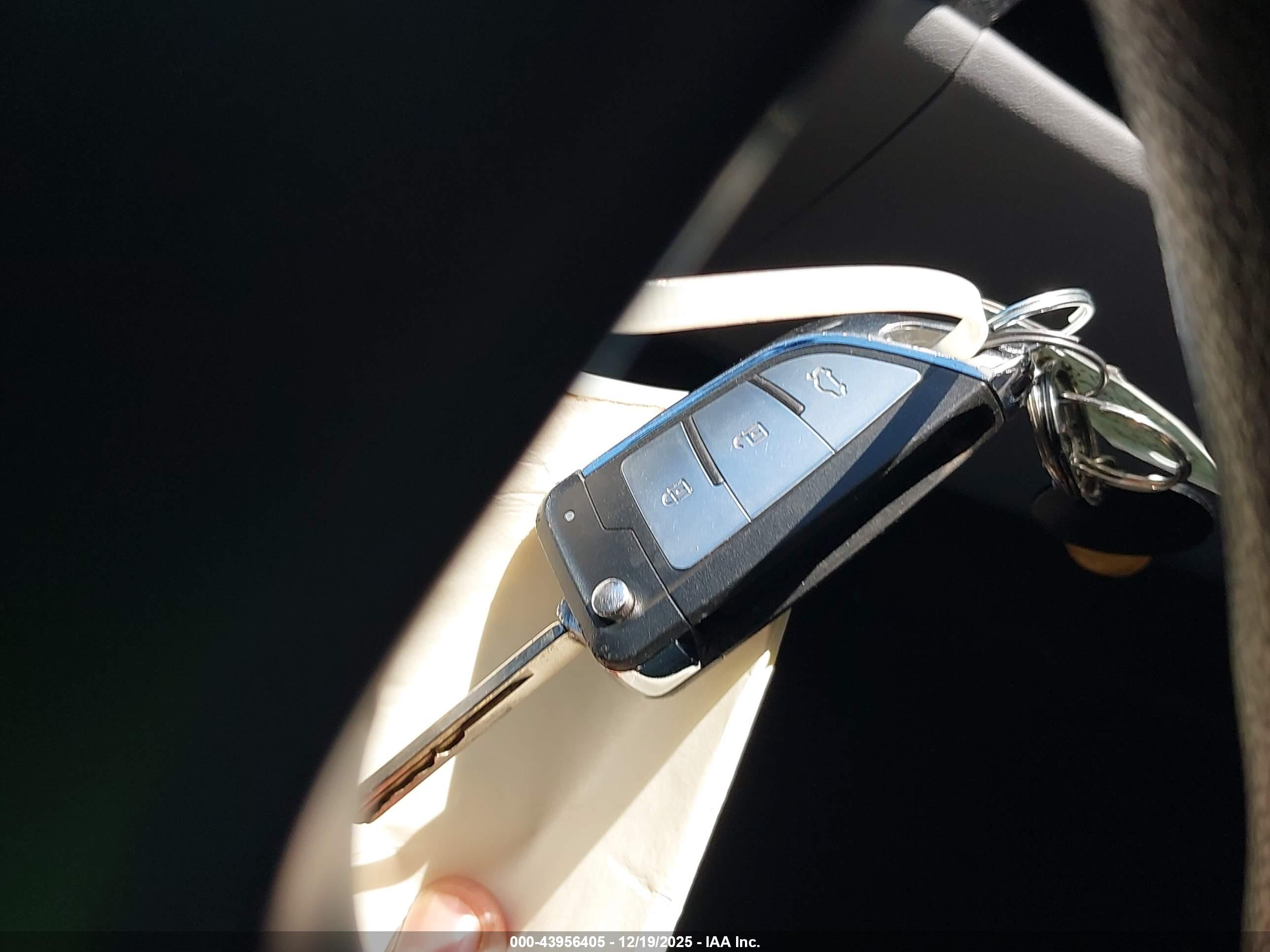 HYUNDAI ACCENT image 11