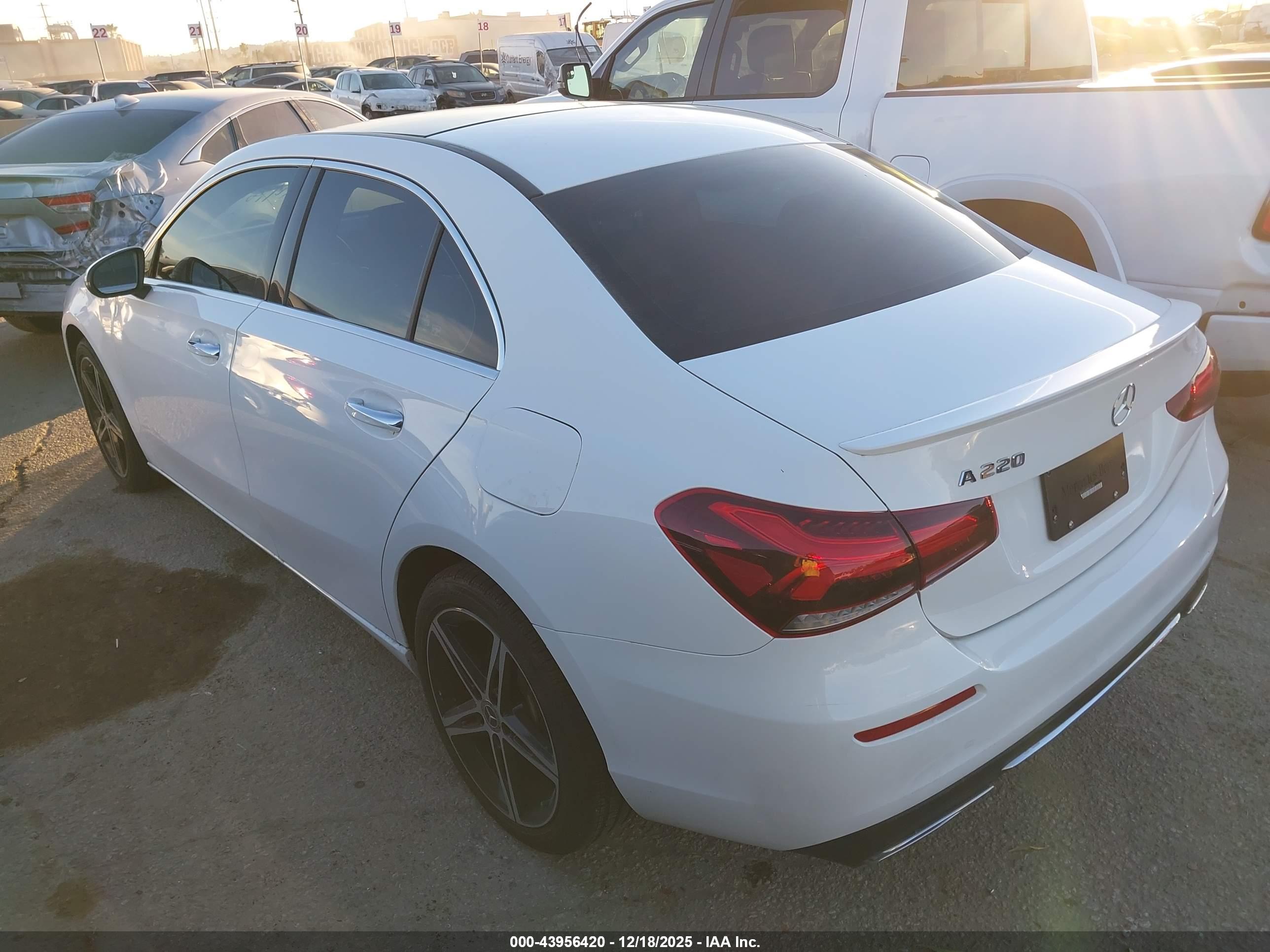 MERCEDES-BENZ A image 3