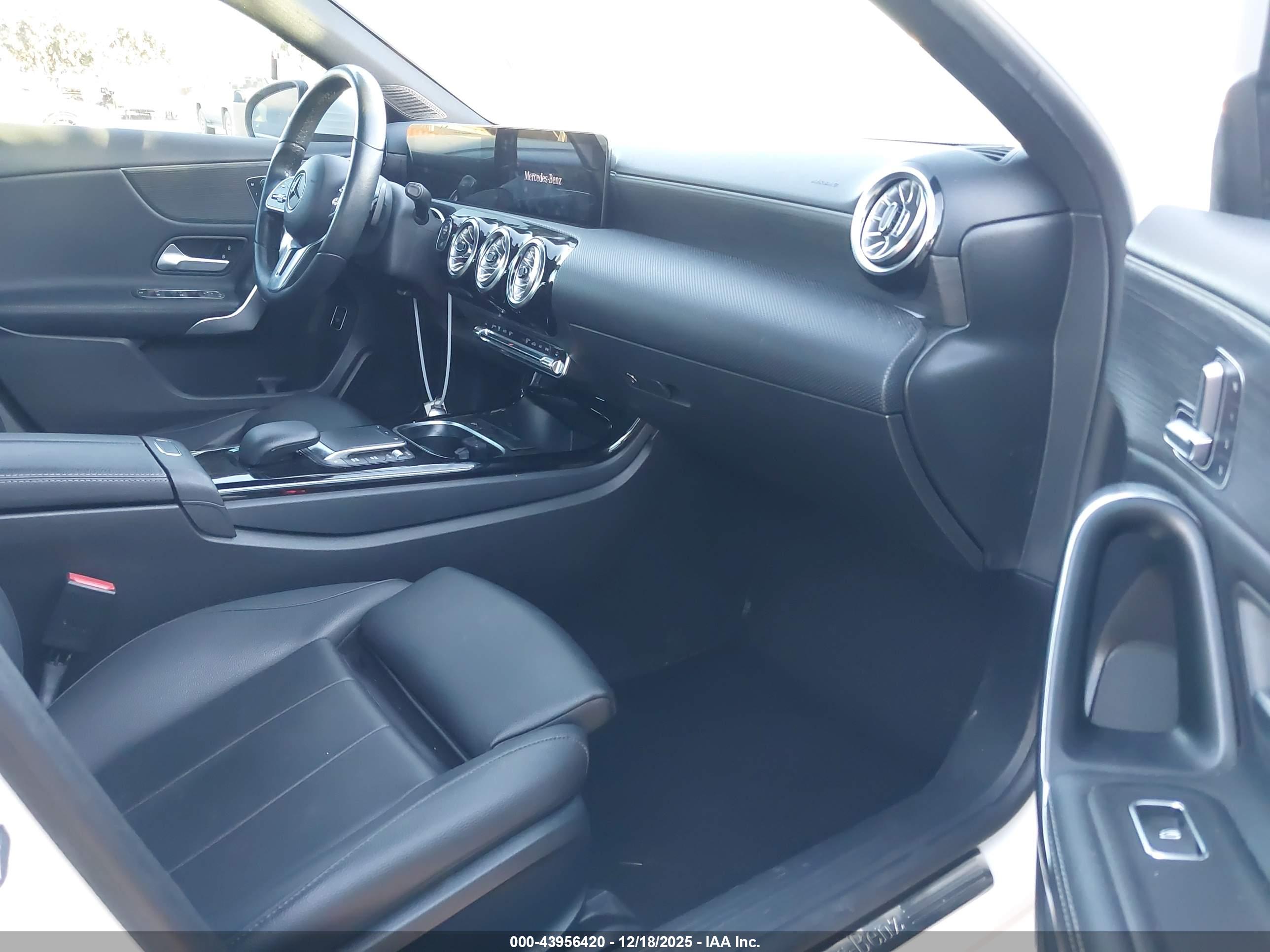 MERCEDES-BENZ A image 5