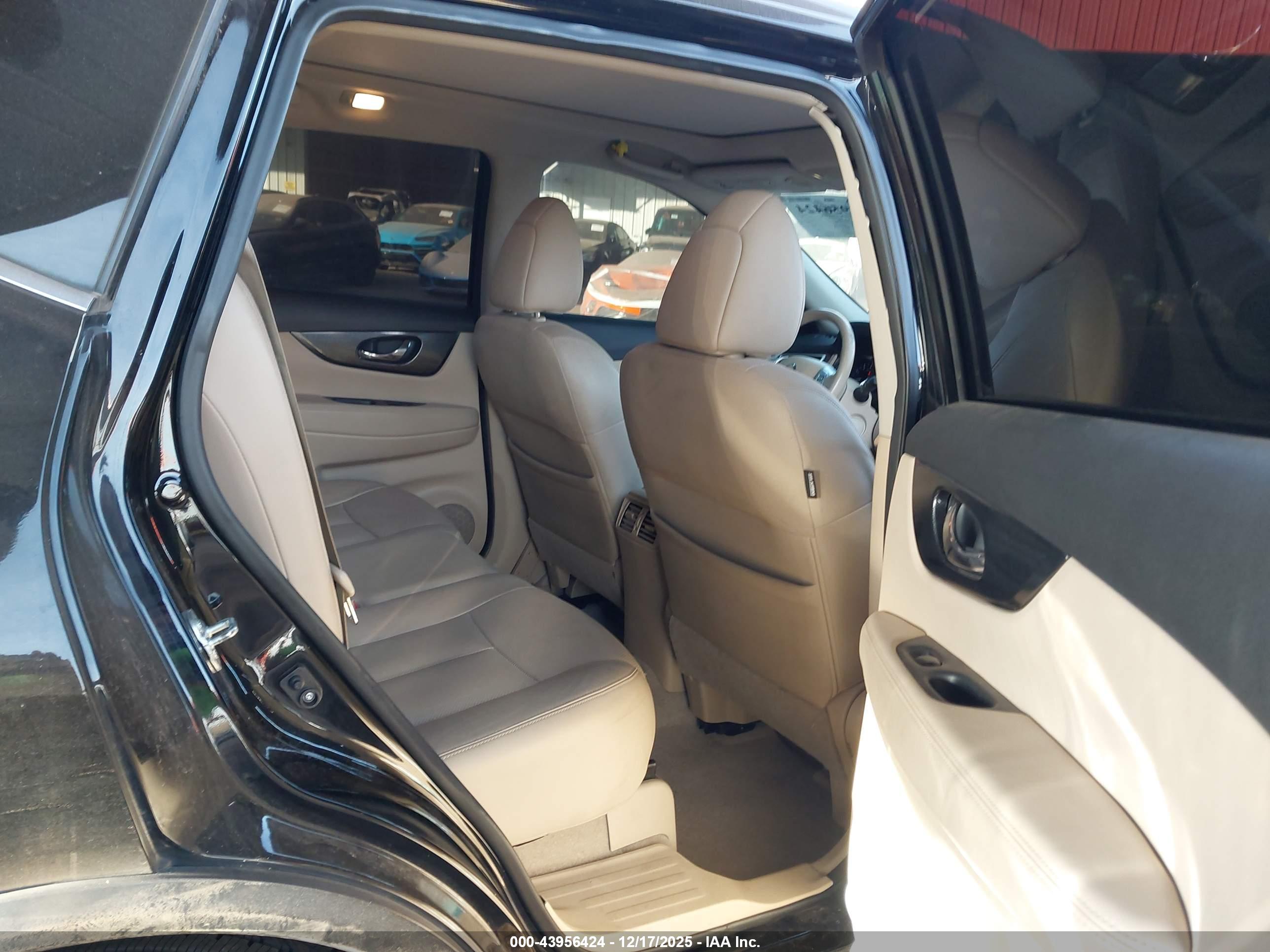 NISSAN ROGUE image 8