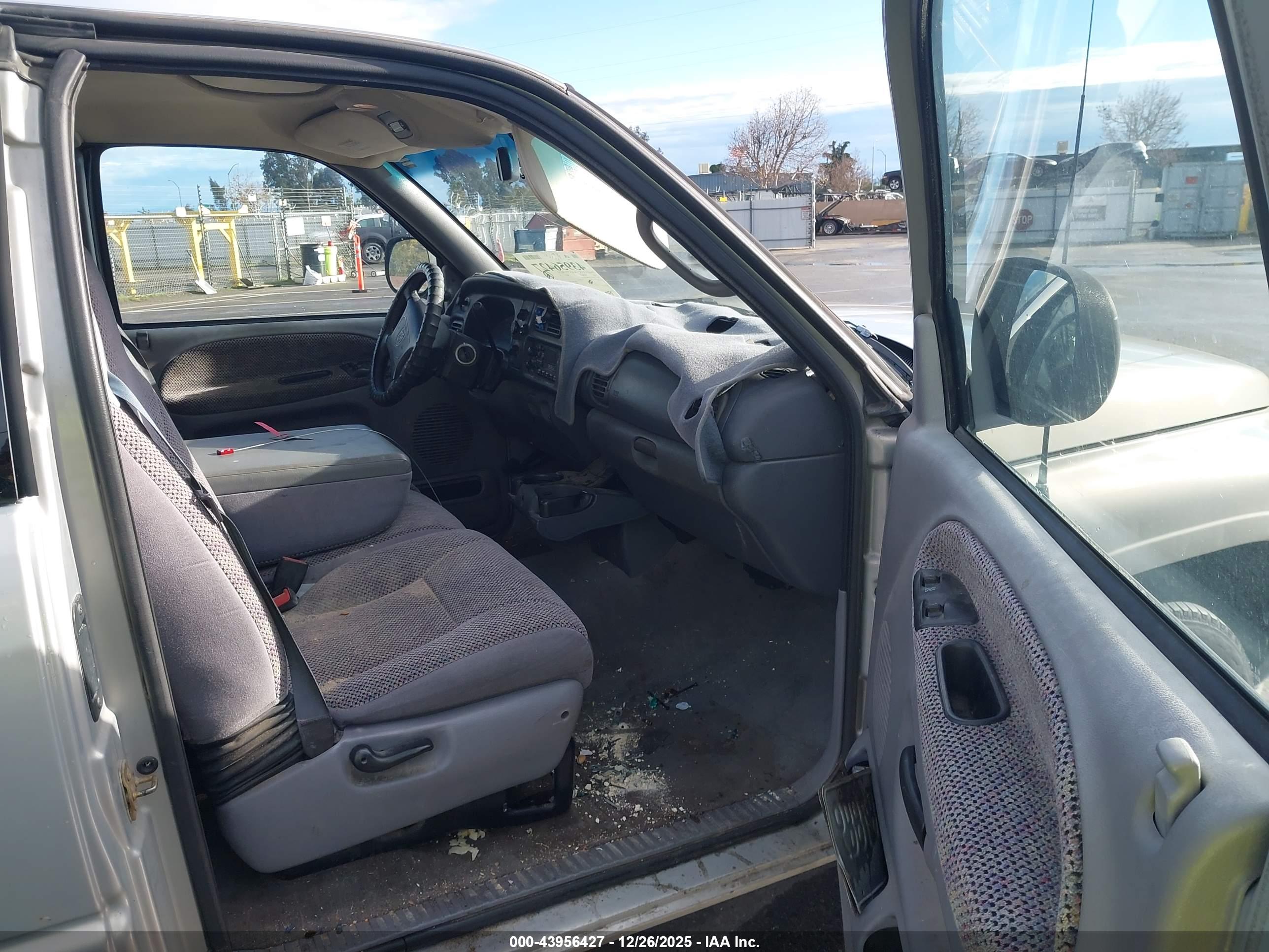 DODGE RAM image 5