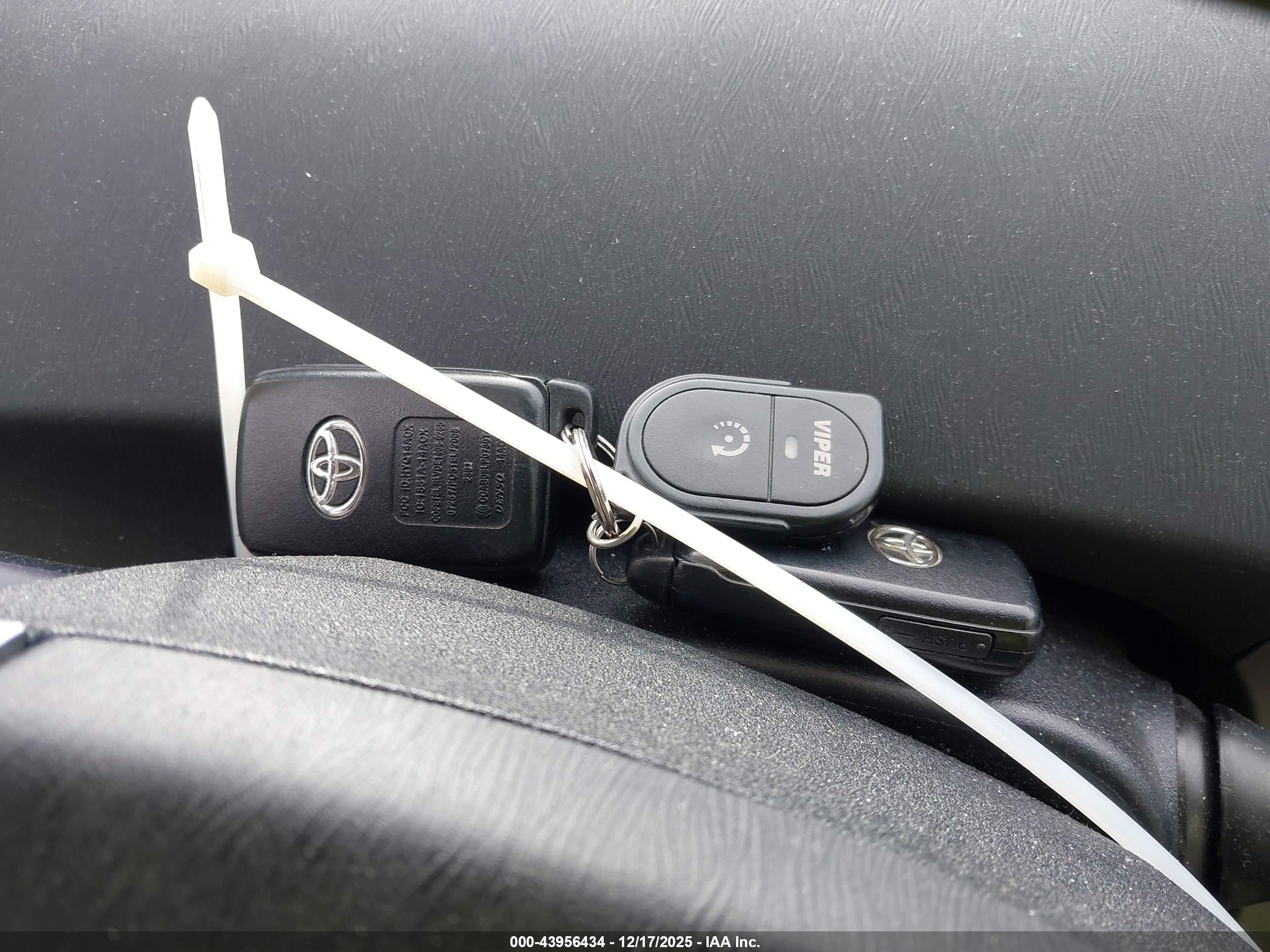 TOYOTA PRIUS image 11