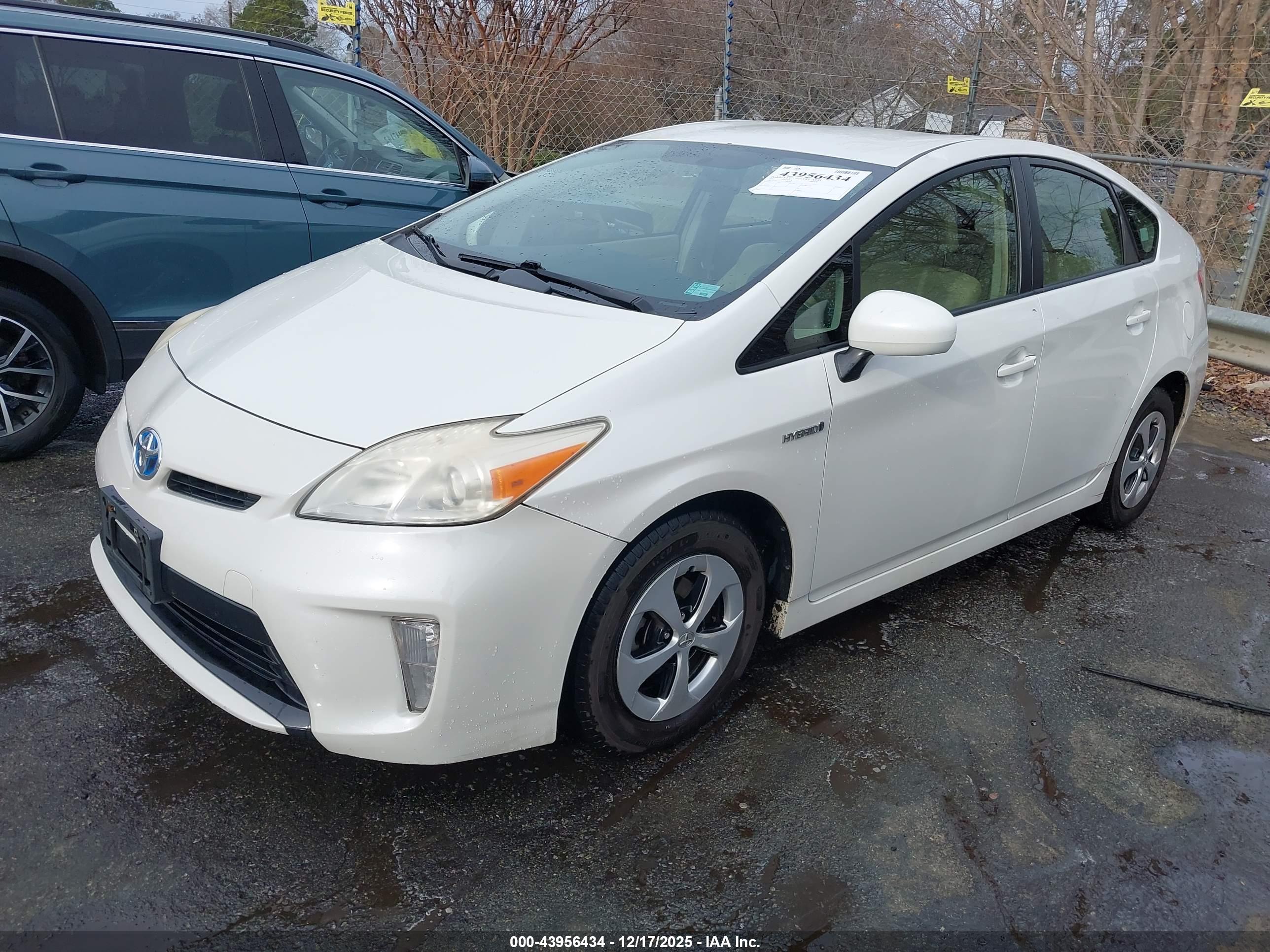 TOYOTA PRIUS image 2