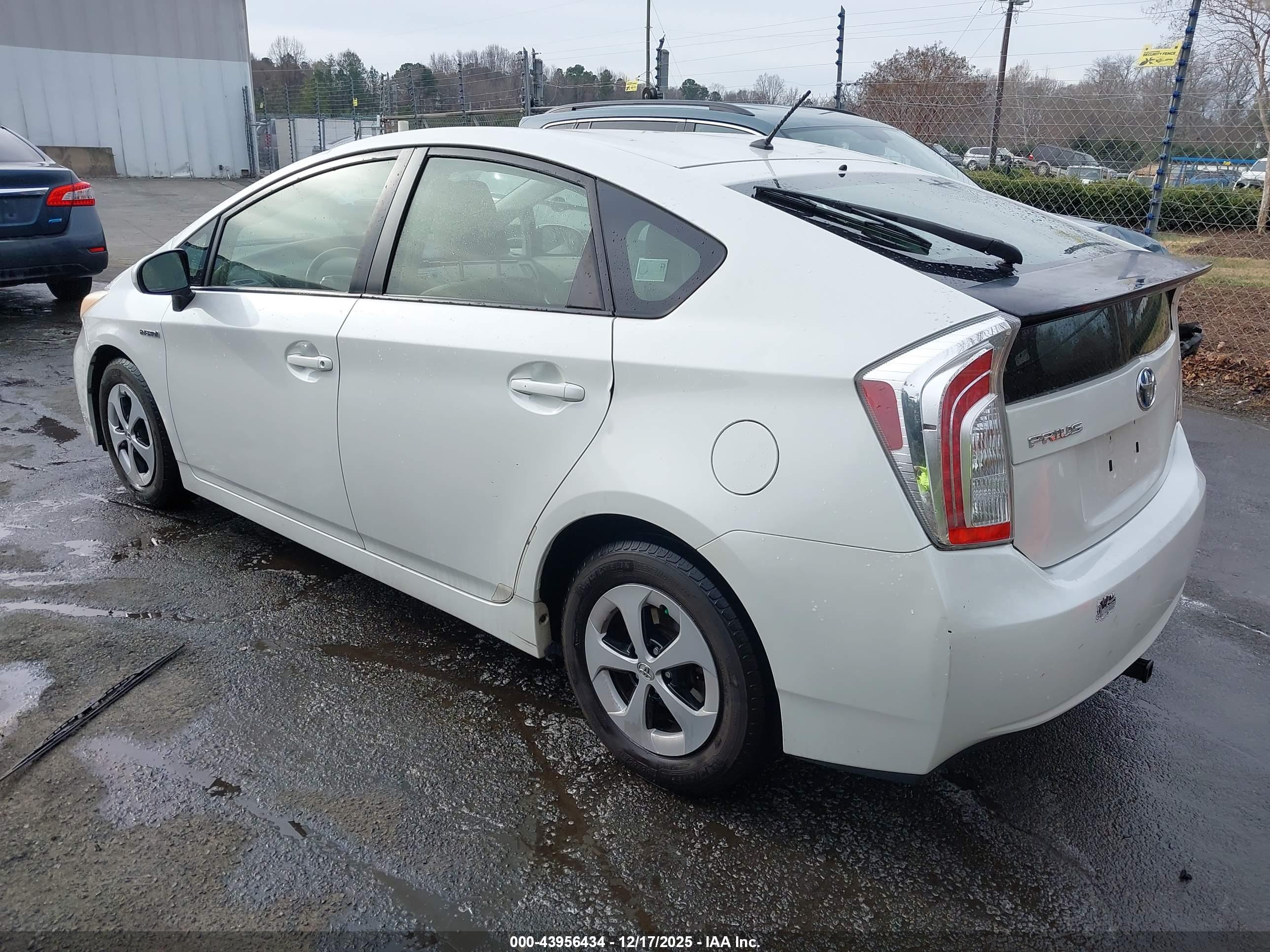 TOYOTA PRIUS image 3