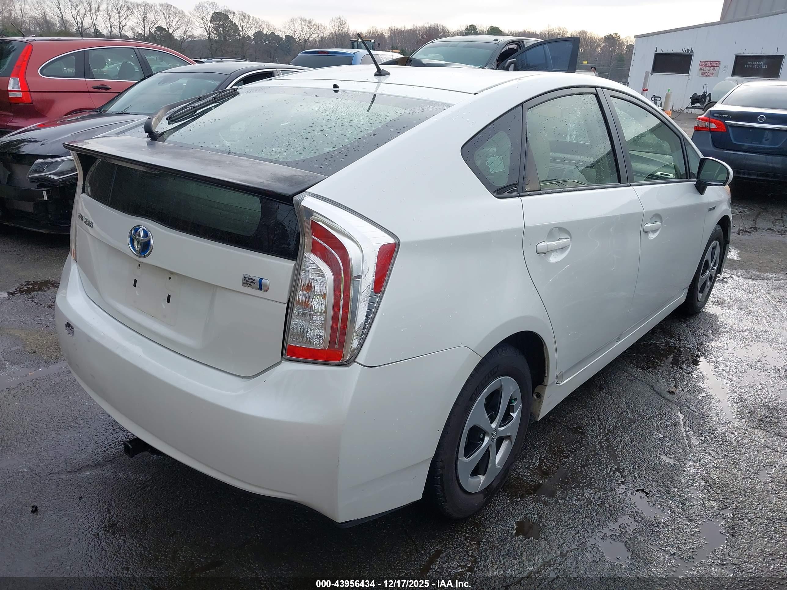 TOYOTA PRIUS image 4
