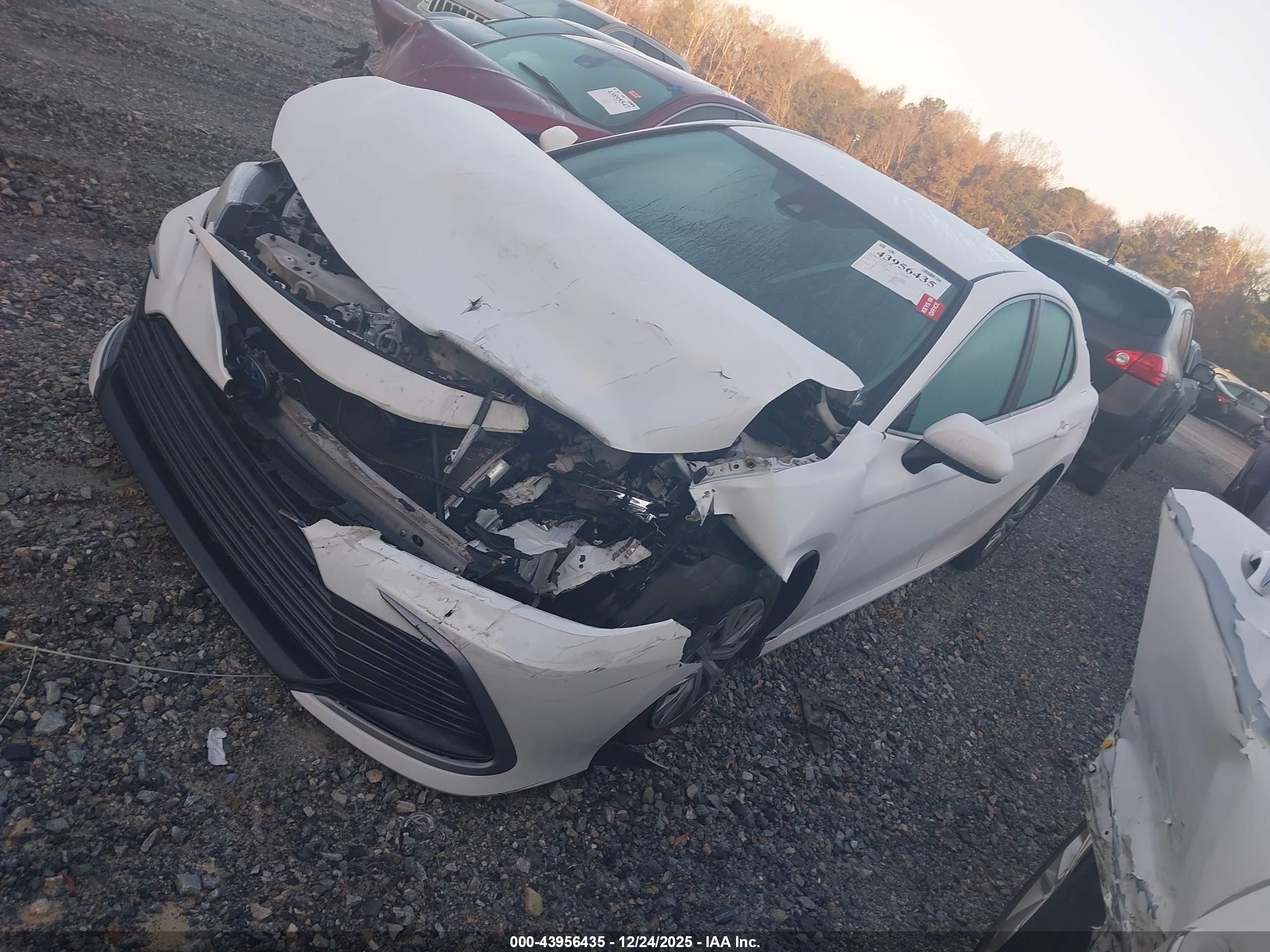 TOYOTA CAMRY image 2