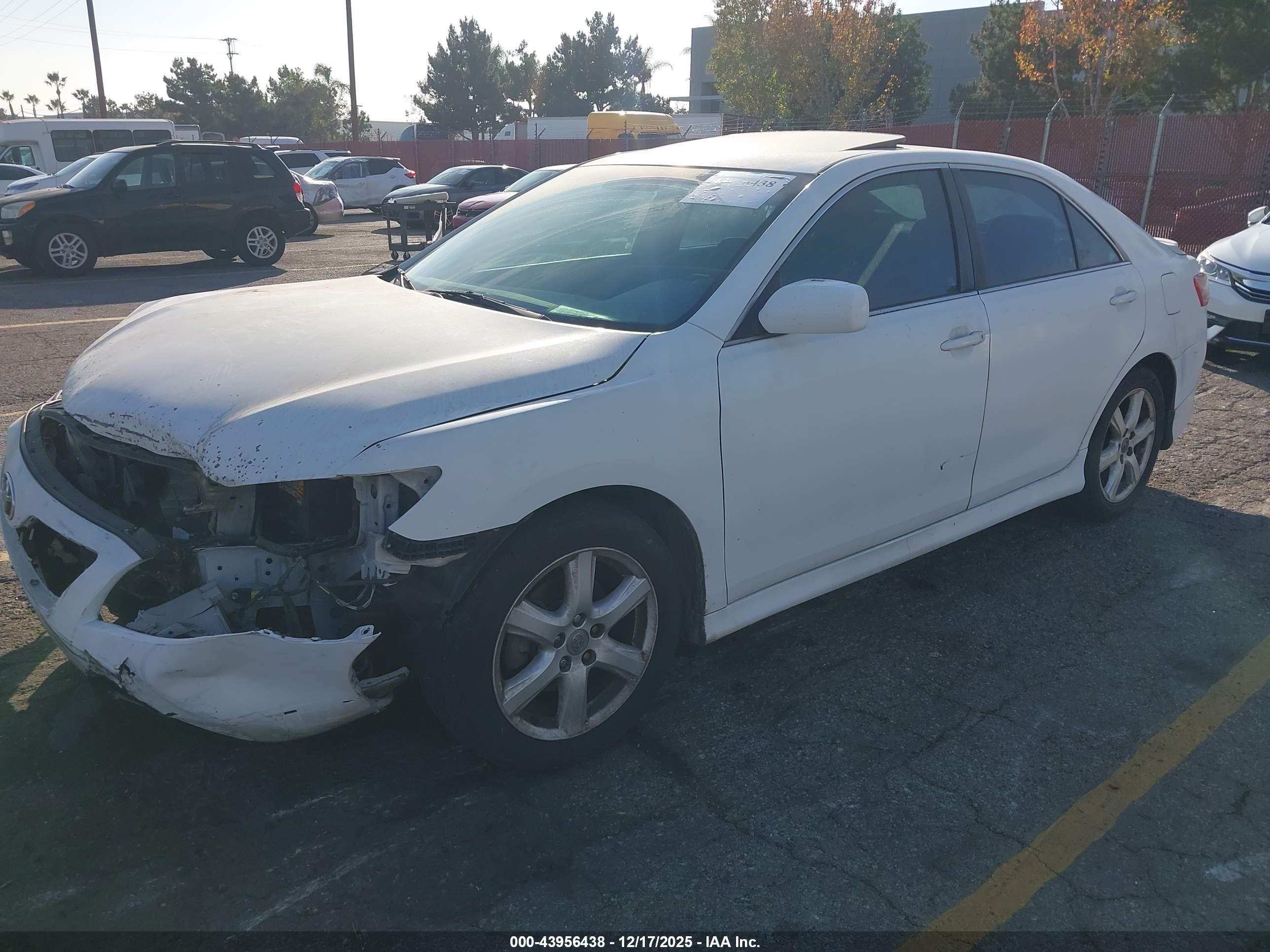 TOYOTA CAMRY image 2