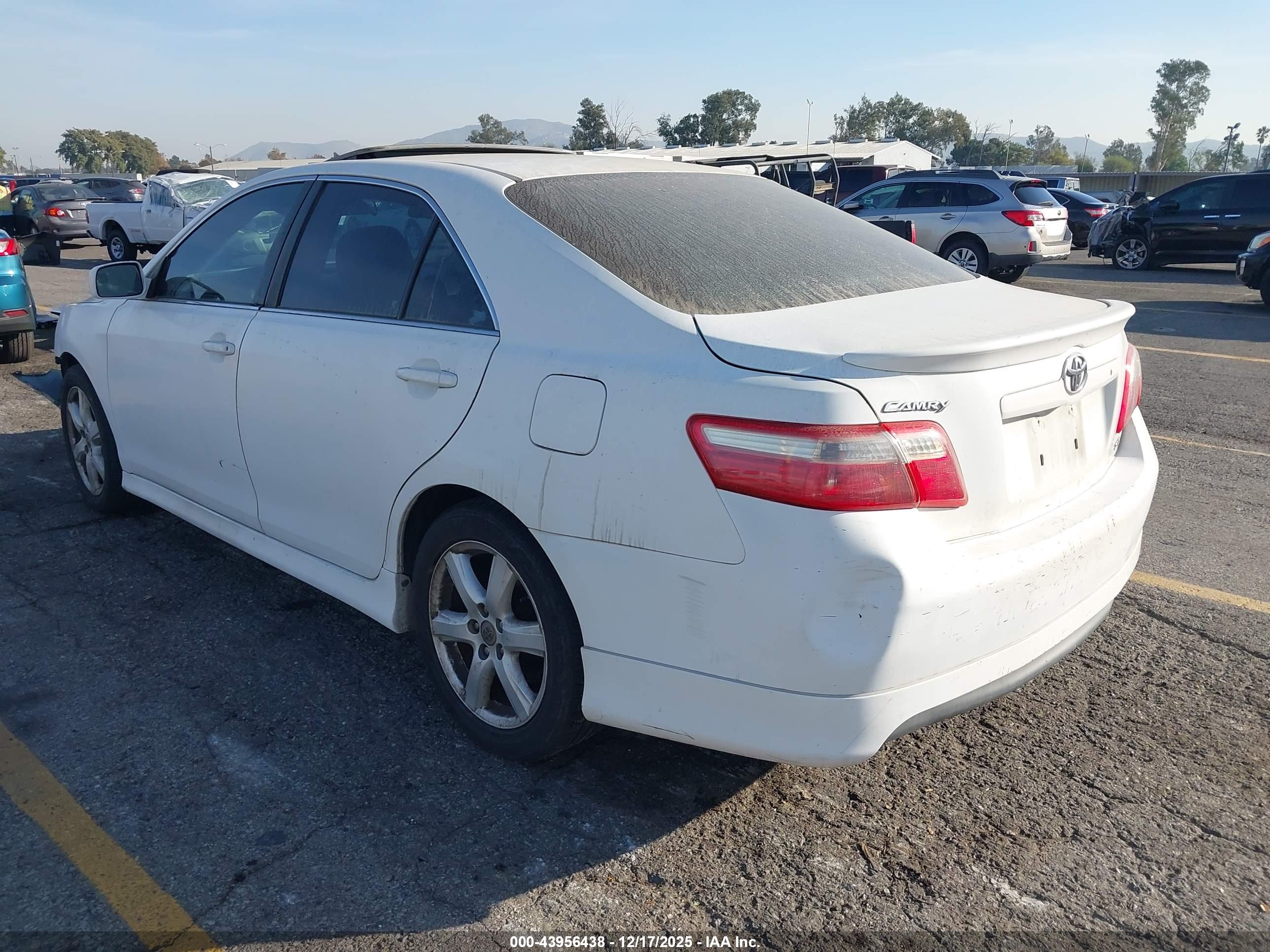 TOYOTA CAMRY image 3
