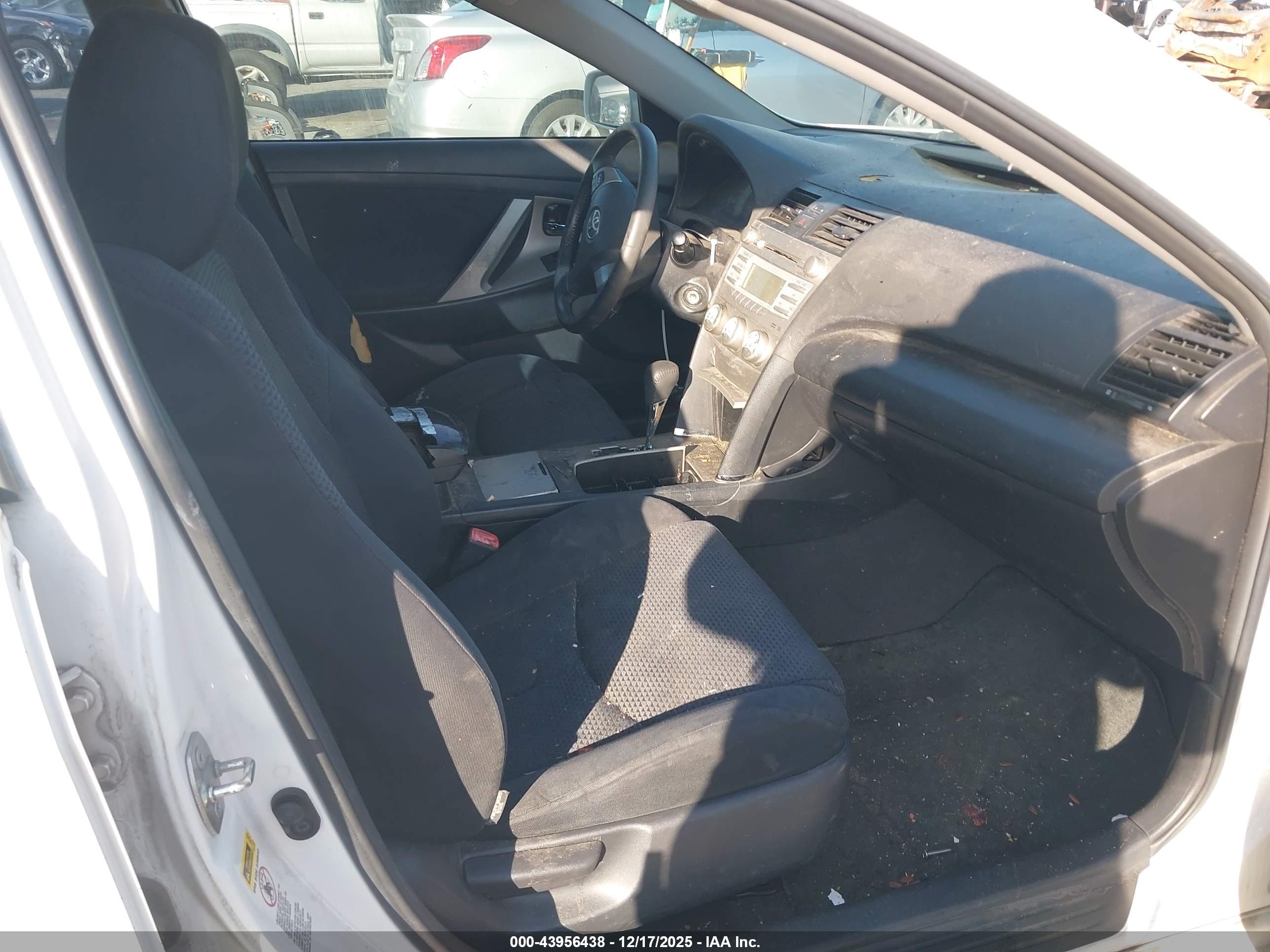 TOYOTA CAMRY image 5
