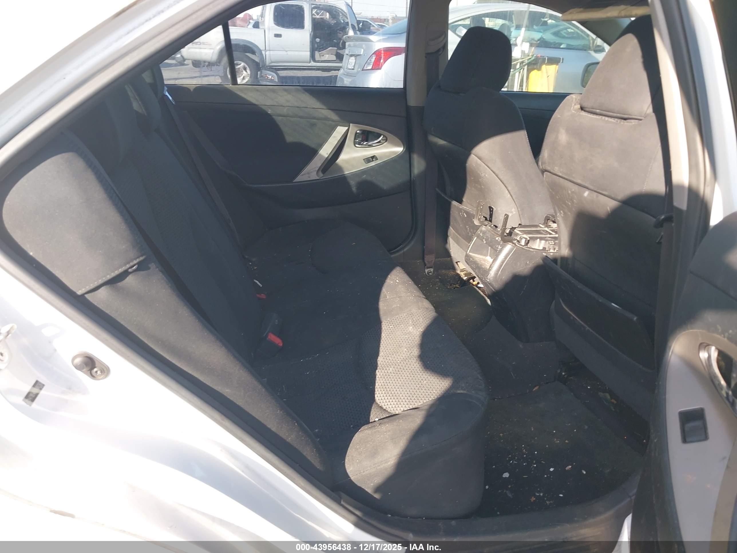 TOYOTA CAMRY image 8