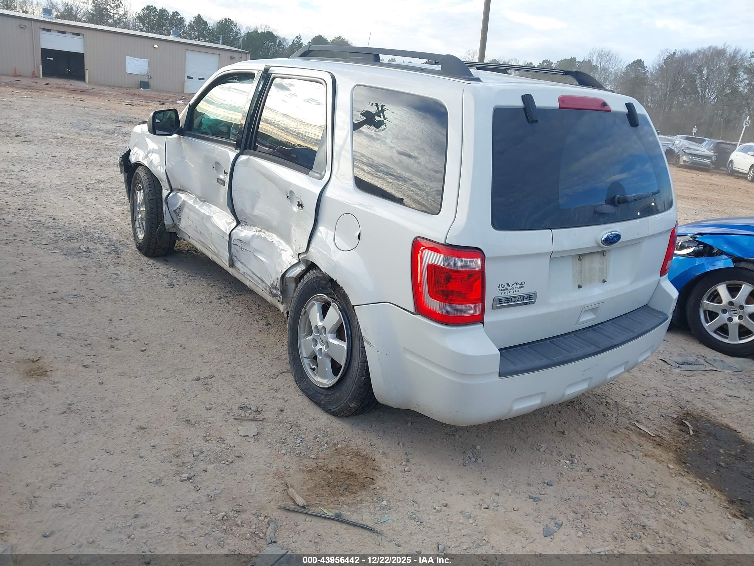 FORD ESCAPE image 3