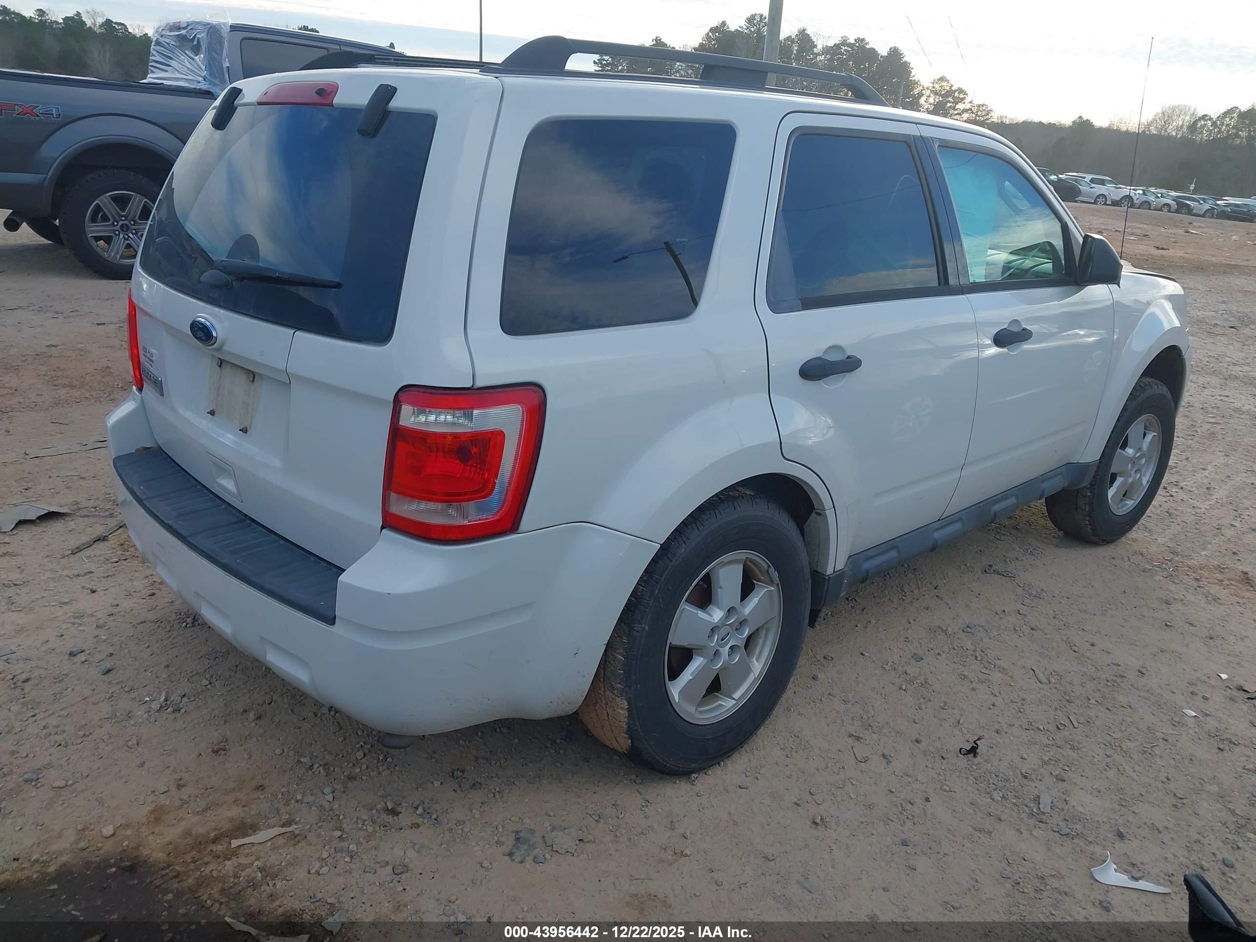FORD ESCAPE image 4