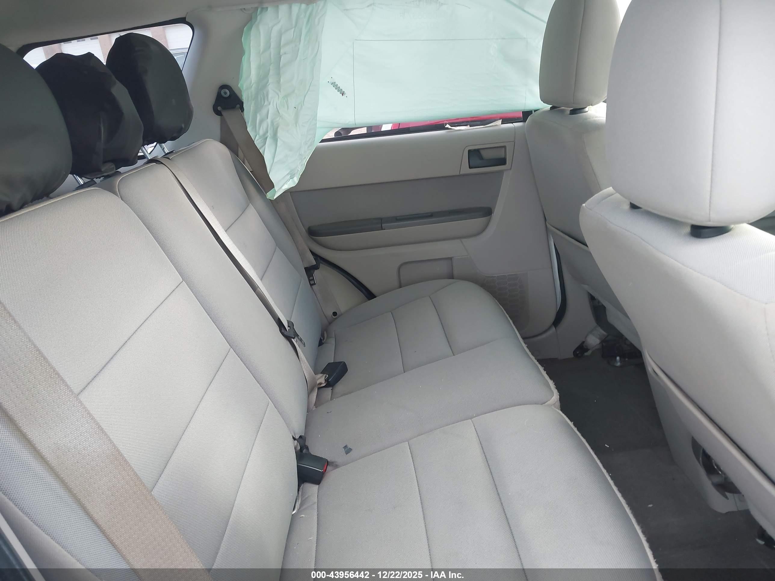FORD ESCAPE image 8